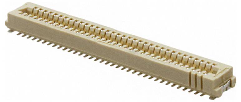 Ein langer beiger elektronischer Stecker mit mehreren Stiften, der zum Verbinden von Leiterplatten oder Komponenten verwendet wird.