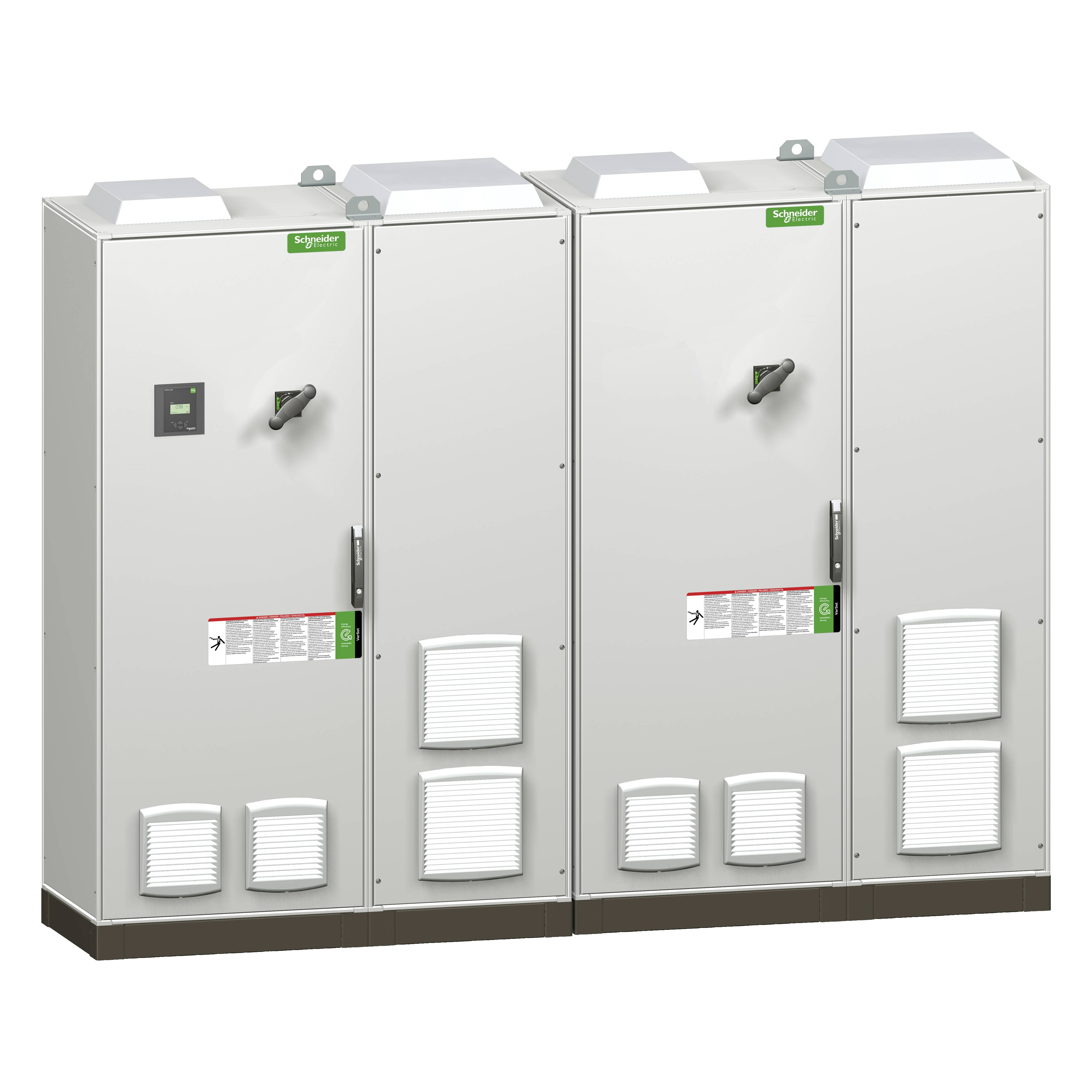 Zwei große graue Schaltschrankgehäuse mit Schneider Electric Logo; Türen mit Lüftungsgittern und Griffen, geeignet für industrielle Anwendungen.