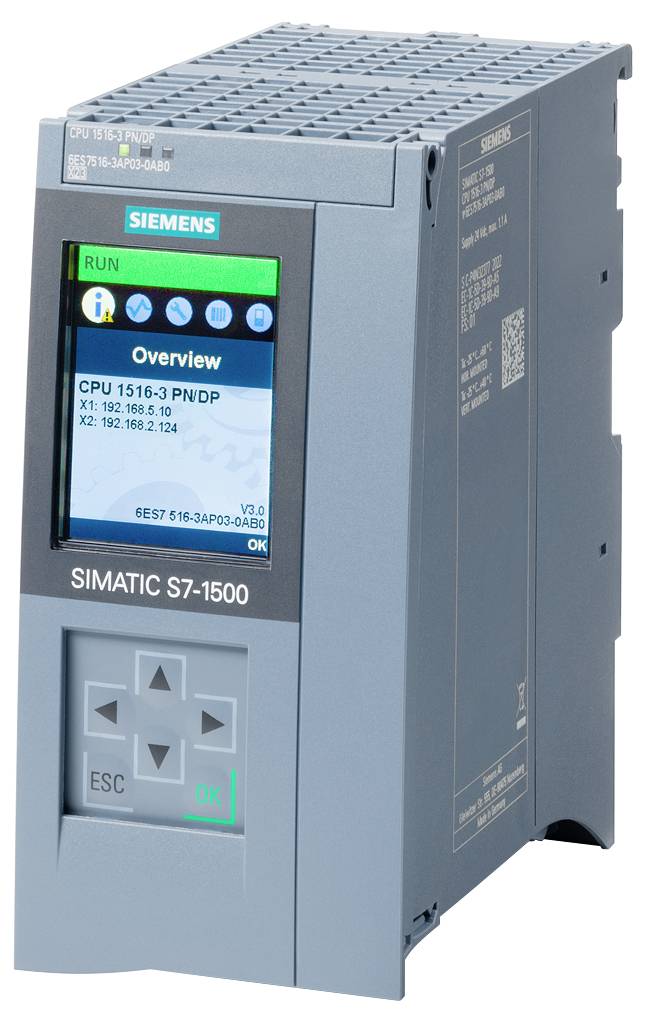 Steuerungseinheit Siemens SIMATIC S7-1500 mit Display. Bildschirm zeigt 'Overview' und IP-Adressen. Hauptfunktion: industrielle Automatisierung.