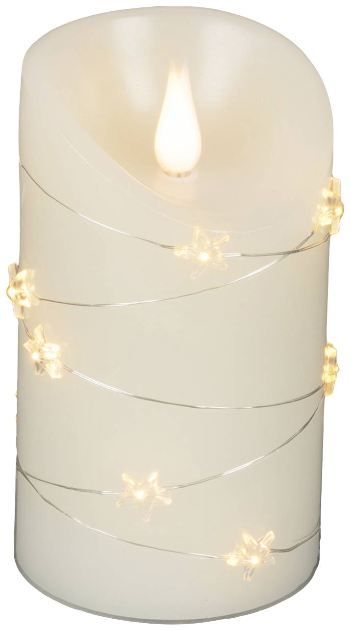 Weiße Kerze mit simuliertem Flammenlicht, umwickelt von einer Lichterkette mit sternförmigen Lämpchen.