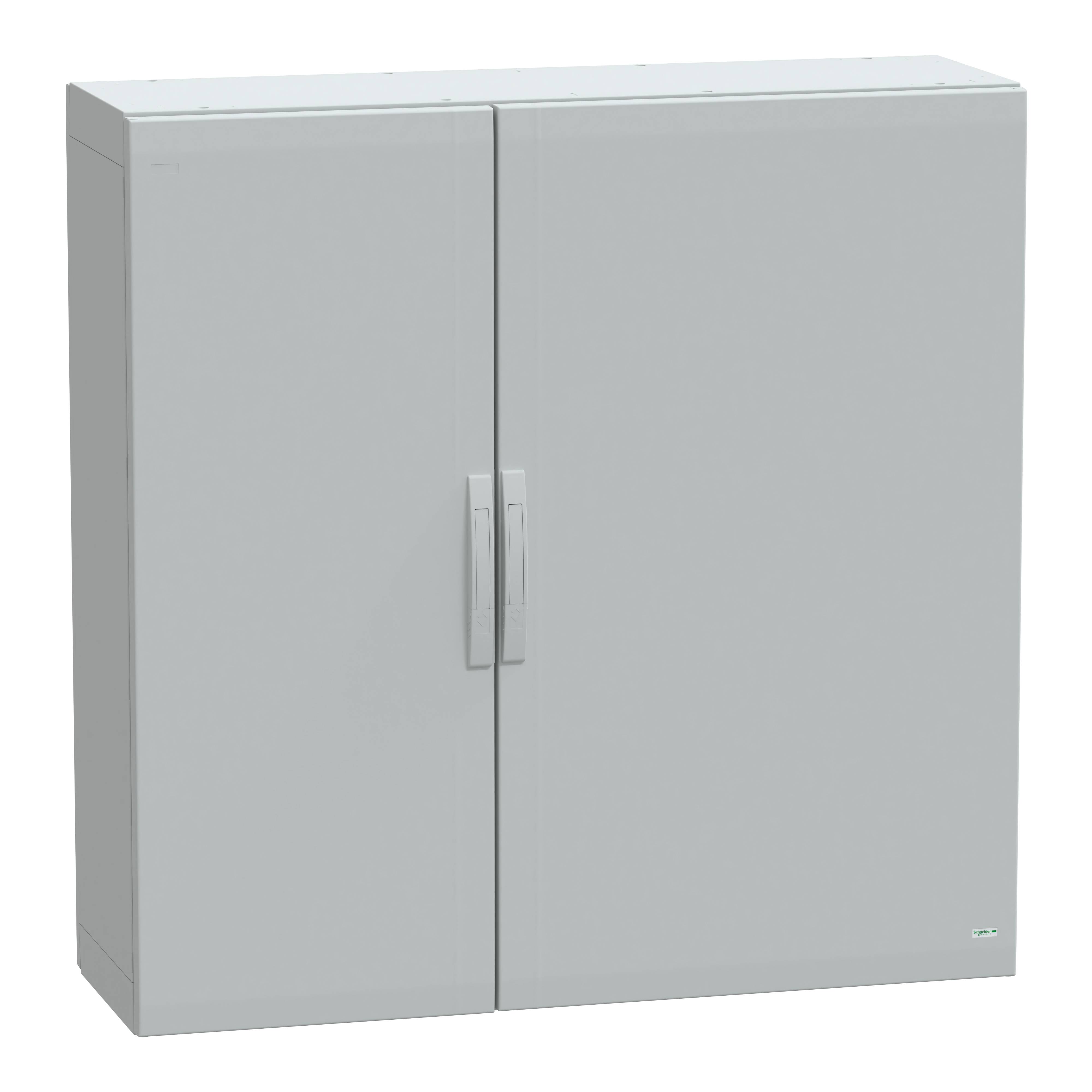 Ein grauer, geschlossener Metallschrank mit zwei Türen und einem Griff in der Mitte. Schlichtes Design, ohne sichtbaren Inhalt.