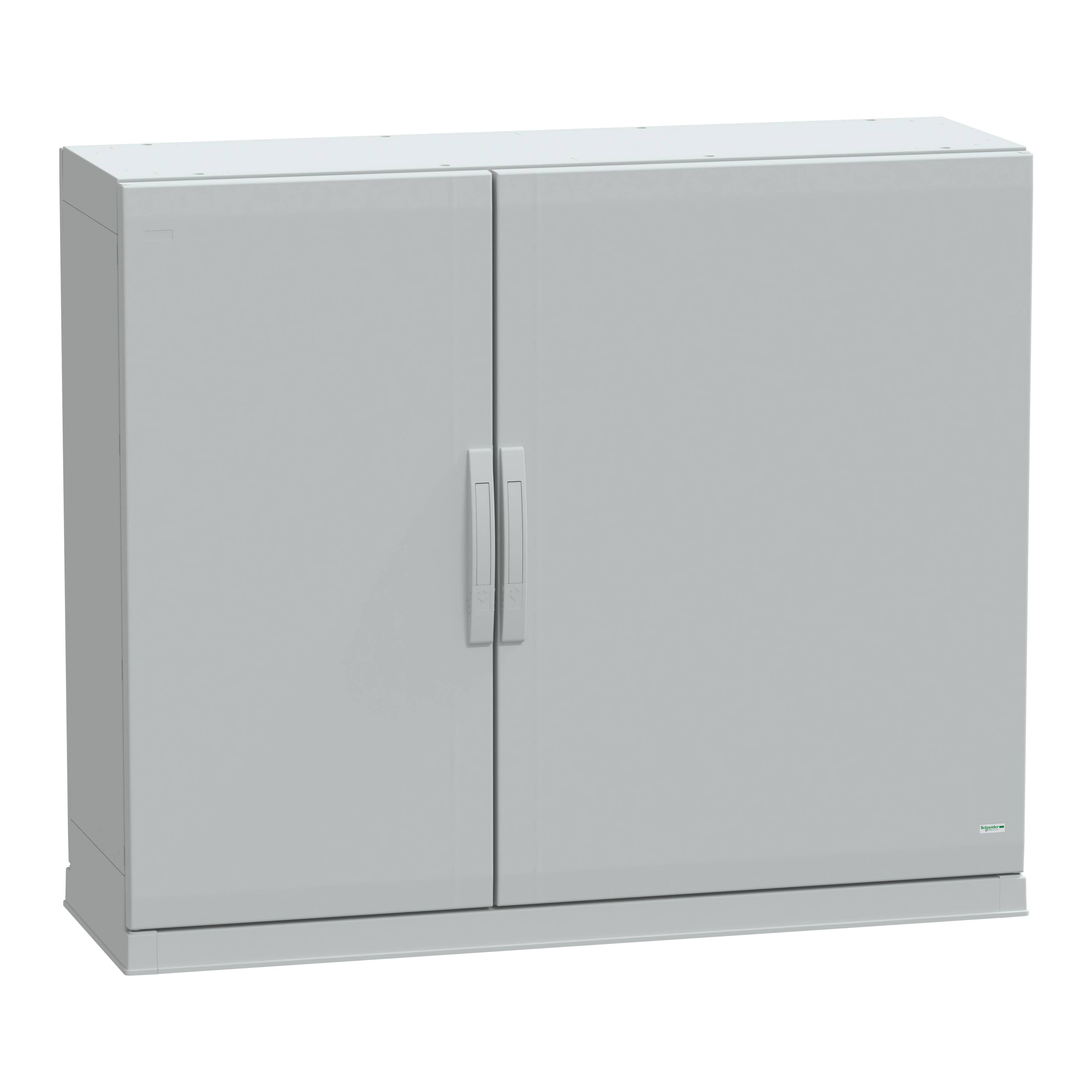 Ein grauer Metallschrank mit Doppeltüren und mittigem Griff, freistehend auf einem weißen Hintergrund.