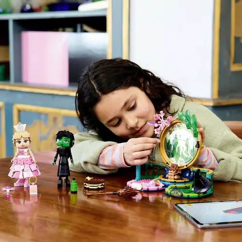 75682 LEGO® Wicked Elphaba und Glinda 75682 LEGO® Wicked Elphaba und Glinda