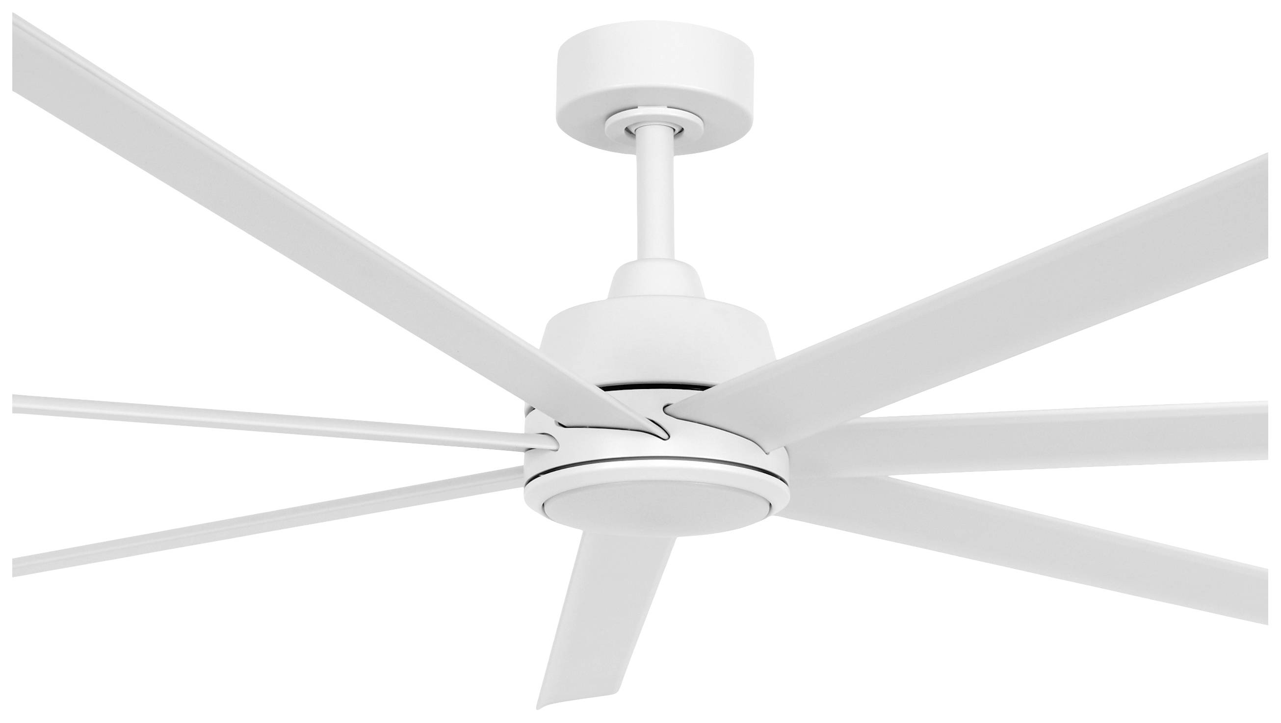 Ein moderner, weißer Deckenventilator mit sieben Flügeln, geeignet für die Kühlung von Innenräumen.