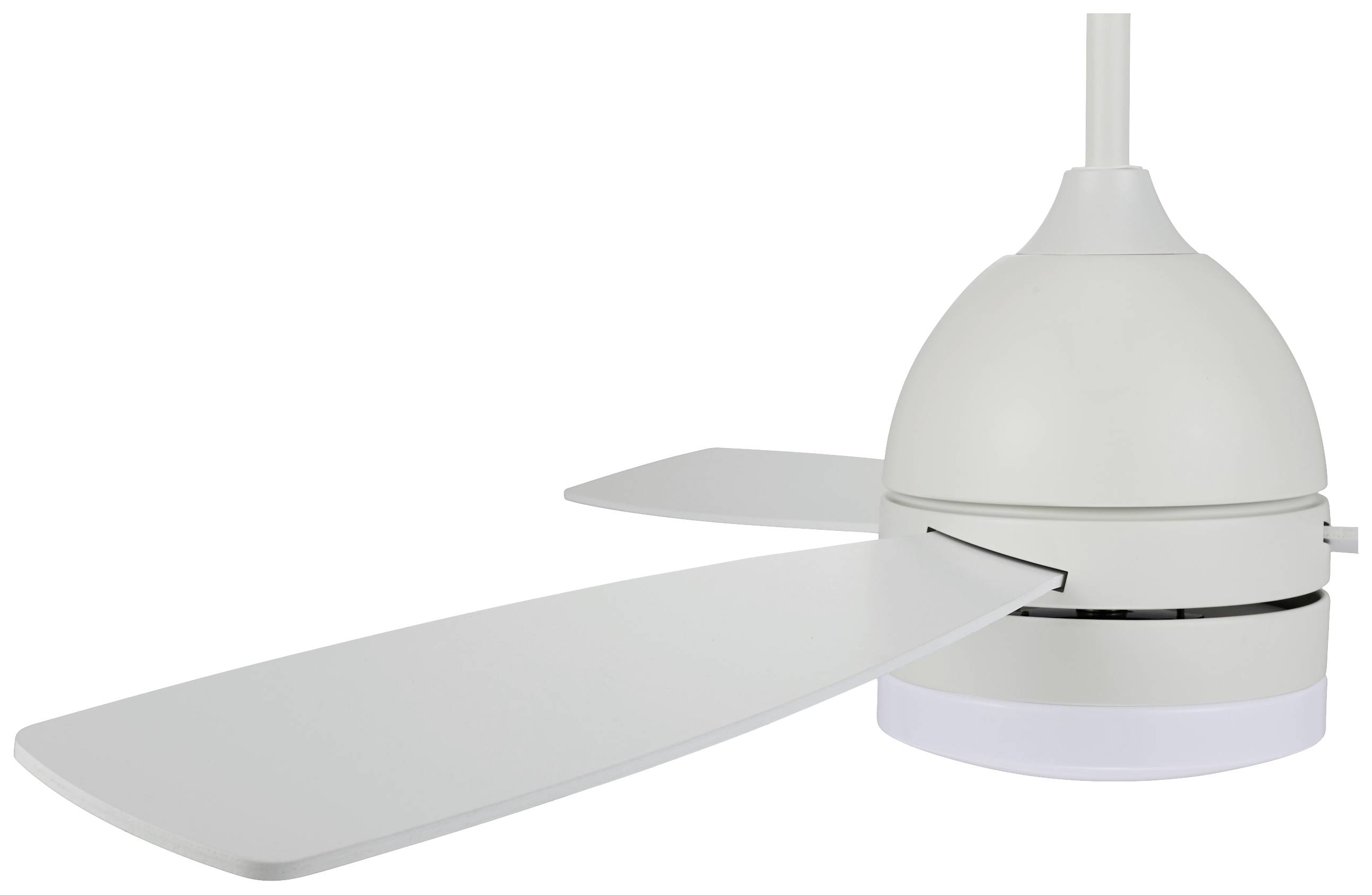 Ein moderner weißer Deckenventilator mit zwei langen, flachen Flügeln und einer abgerundeten, minimalistischen Basis.