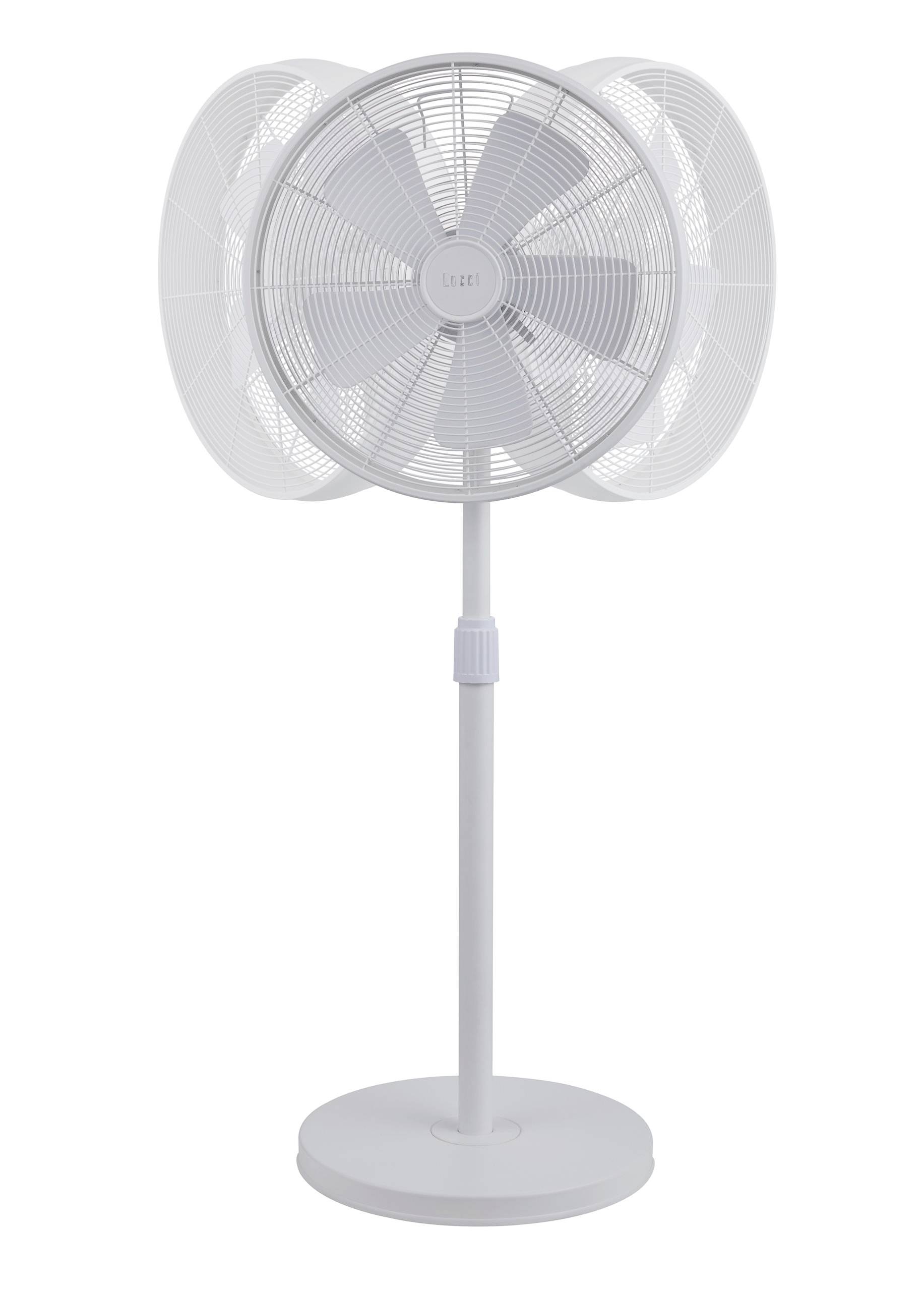 Ein weißer Standventilator mit oszillierendem Kopf auf einem runden Sockel. Perfekt für die Luftzirkulation in Innenräumen.