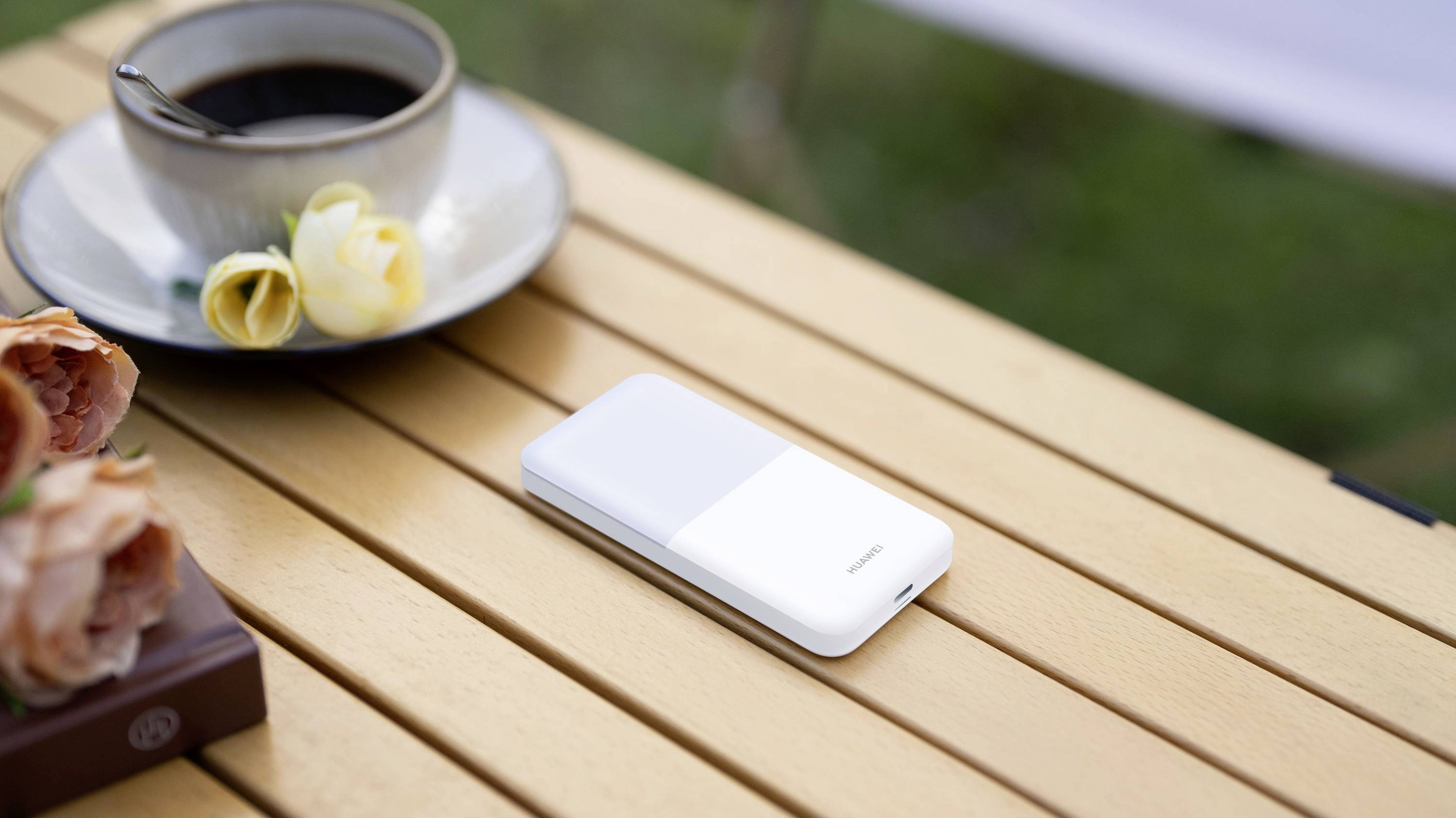 HUAWEI E5586-326 Mobiler 4G-WLAN-Hotspot bis 16 Geräte 195 MBit/s MIMO Weiß