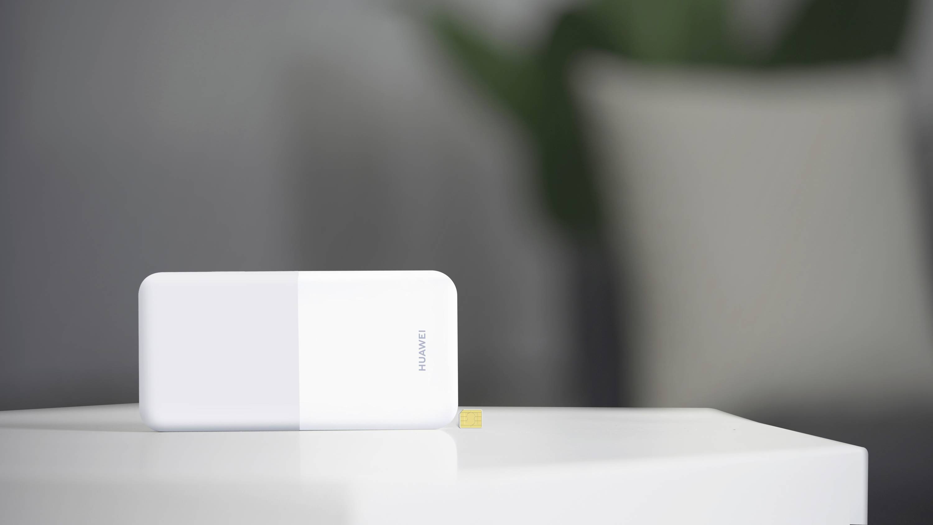 HUAWEI E5586-326 Mobiler 4G-WLAN-Hotspot bis 16 Geräte 195MBit/s MIMO Weiß