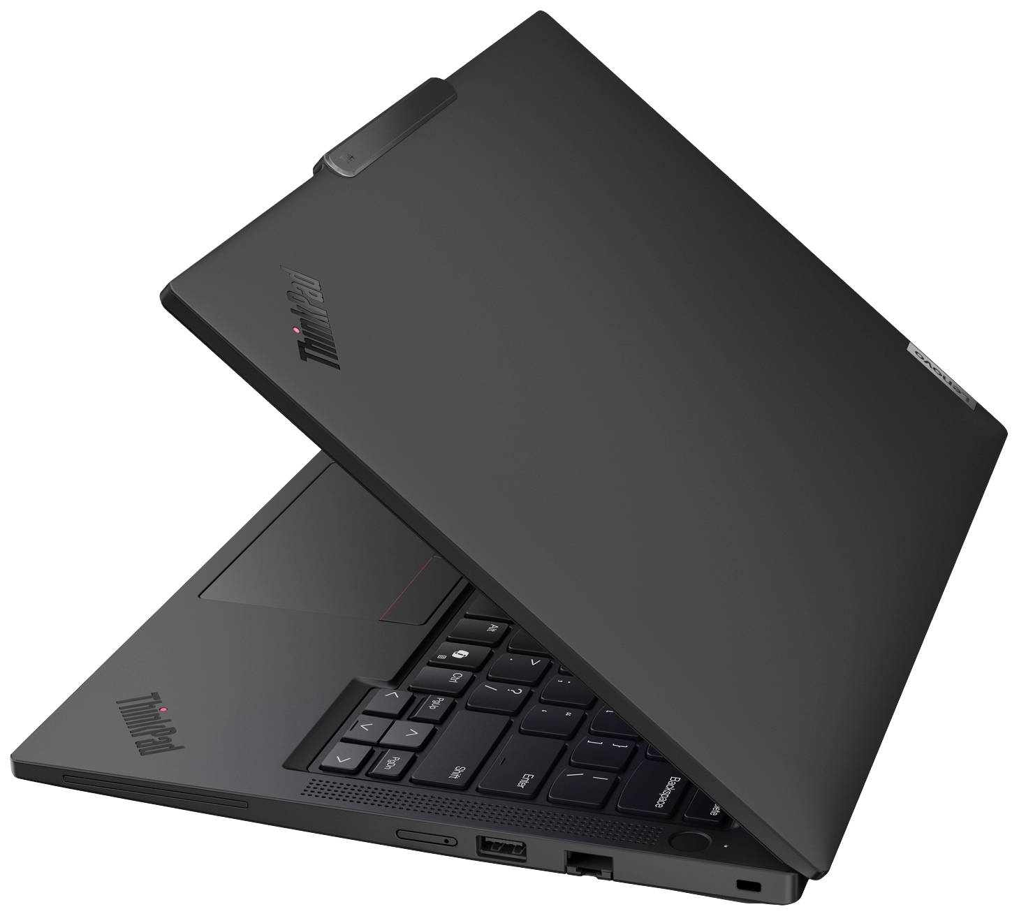 Ein schwarzer Laptop, teilweise geöffnet, zeigt die Tastatur. Von der rechten Seite sind ein USB-Anschluss und ein Ethernet-Port sichtbar.