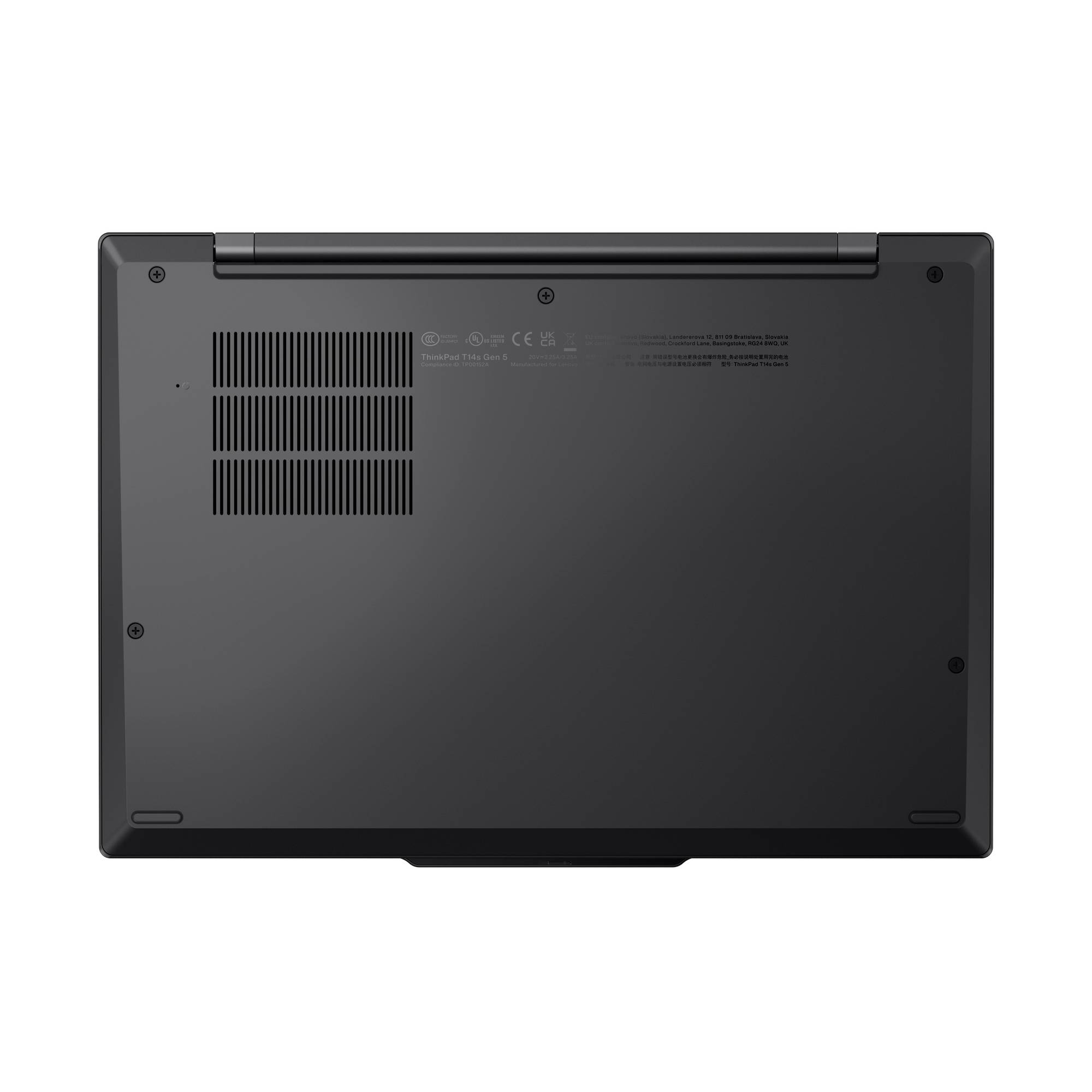 Die Unterseite eines schwarzen Laptops mit Lüftungsschlitzen und Beschriftungen.