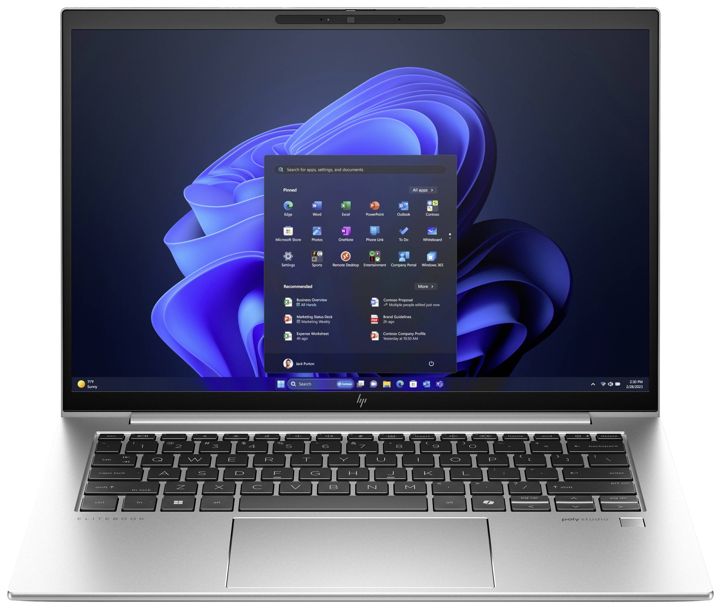 Laptop mit geöffneter Windows-Oberfläche, viele Symbole und Programme sichtbar auf dem Bildschirm. Gerät steht auf einem Tisch.