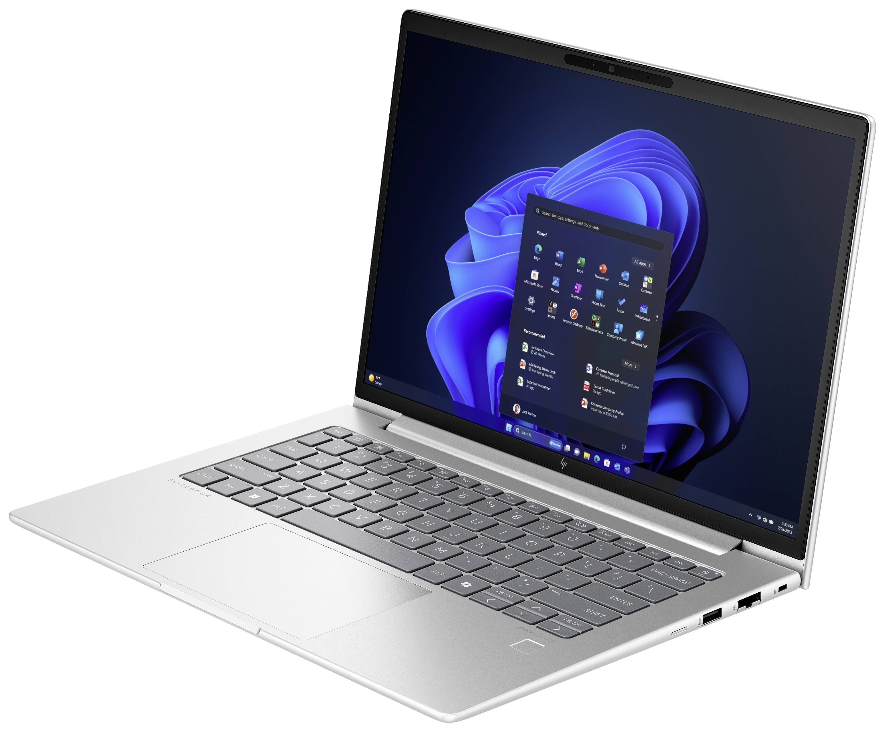 Ein silberner Laptop mit geöffnetem Bildschirm. Der Startbildschirm zeigt Windows 11. Tastatur und Touchpad sind deutlich zu sehen.