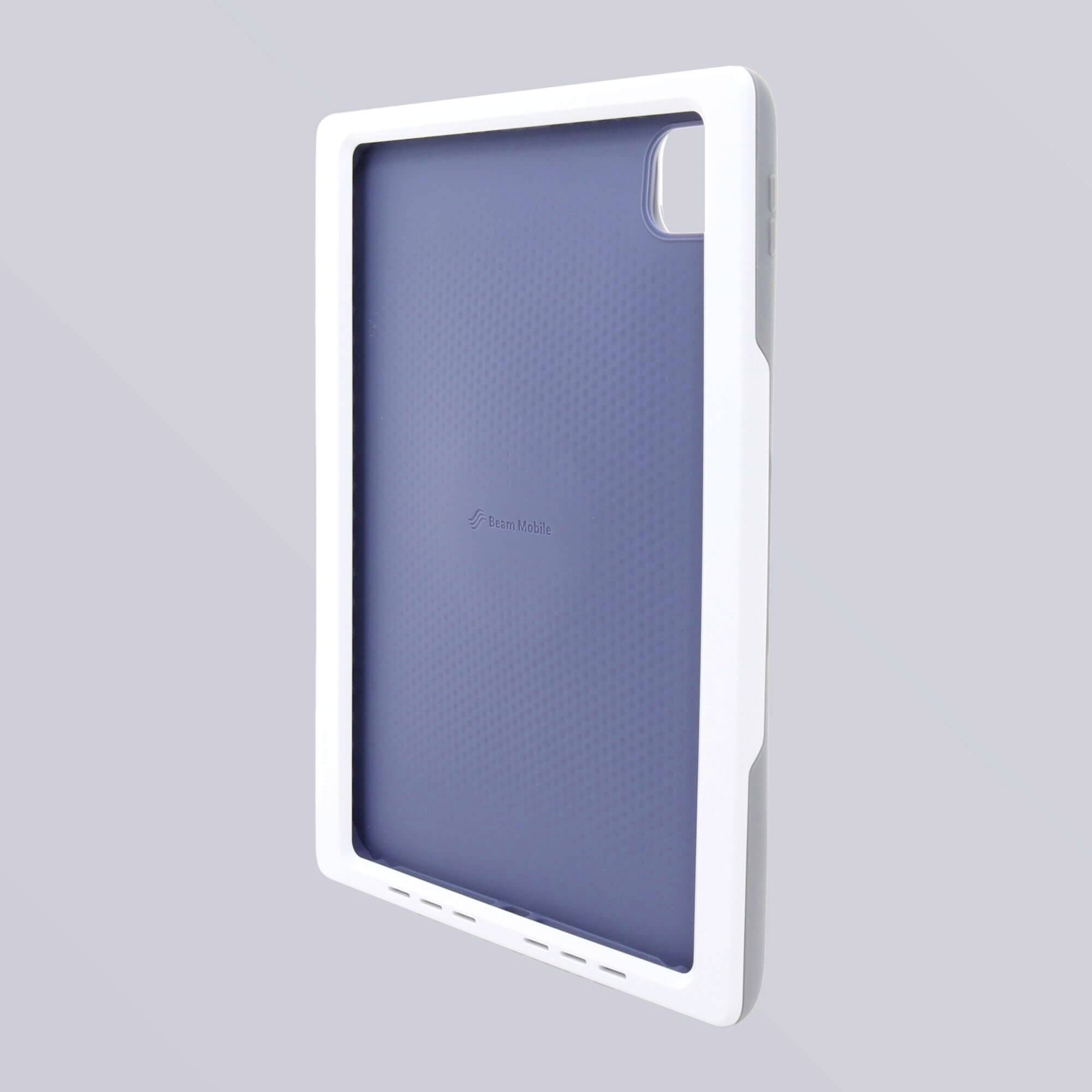 Tablet-Schutzcover in Weiß mit blauem, strukturiertem Innenbereich, rechteckig und schlank, auf hellgrauem Hintergrund.