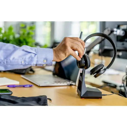 HP Poly Voyager 4320 USB-C Headset +BT700 Dongle On Ear Headset Bluetooth® Stereo Schwarz Noise Cancelling Computer HP Poly Voyager 4320 USB-C Headset +BT700 Dongle On Ear Headset Bluetooth® Stereo Schwarz Noise Cancelling Computer