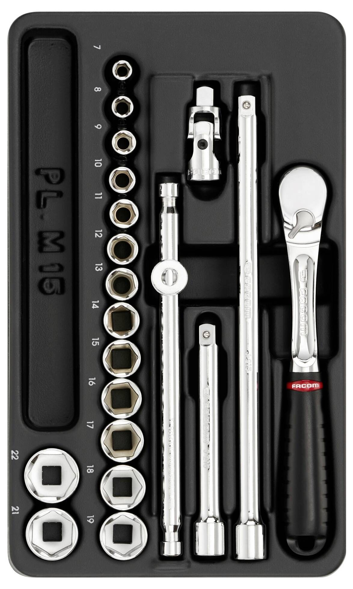 Satz verschiedener Steckschlüssel in schwarzer Werkzeugbox, bestehend aus Stecknüssen, Verlängerungen und Ratsche, organisiert nach Größe.