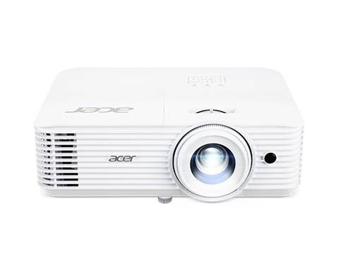 Ein Projektor von Acer, weiß, mit belüftetem Gehäuse und einer Linse auf der rechten Seite, geeignet für Präsentationen oder Heimkino.