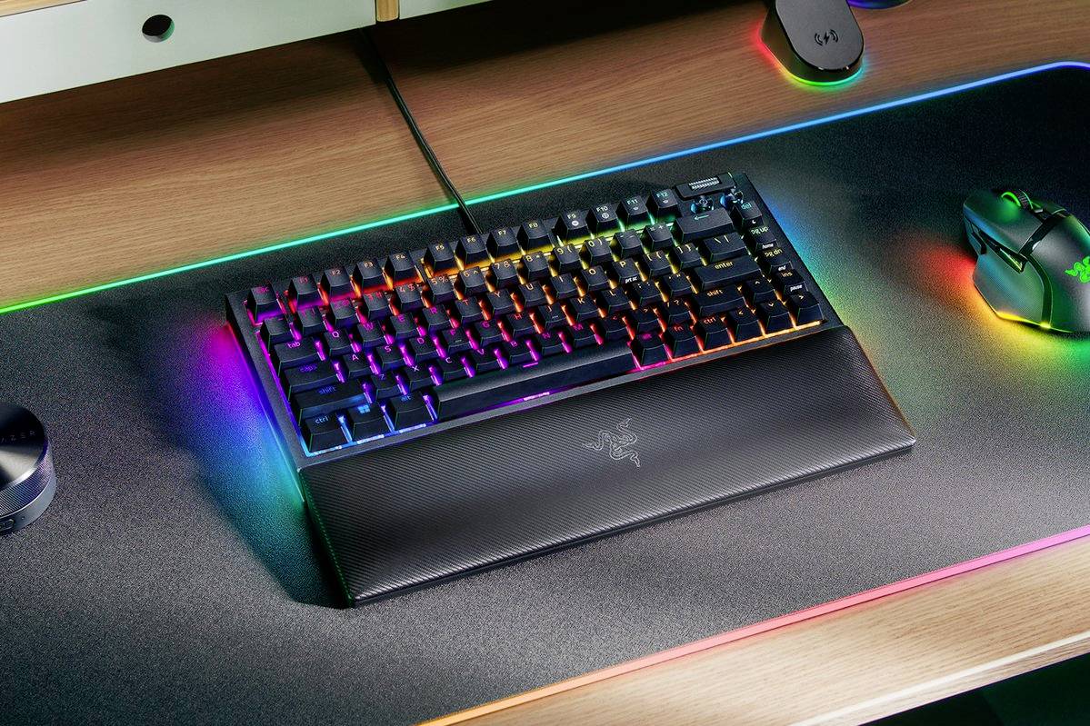 RAZER BlackWidow V4 75perc Intl. US Kabelgebunden Gaming-Tastatur Englisch, QWERTY Schwarz Beleuchtet