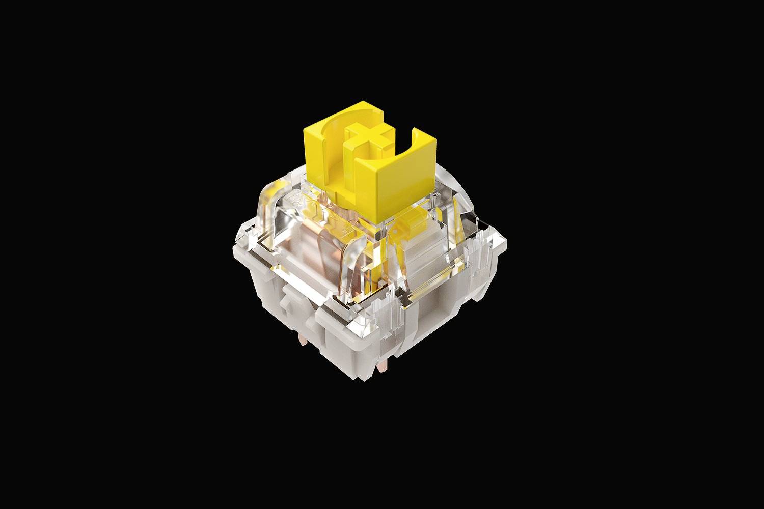 Ein gelber mechanischer Tastaturschalter vor einem schwarzen Hintergrund. Der Schalter ist transparent und zeigt interne Komponenten.