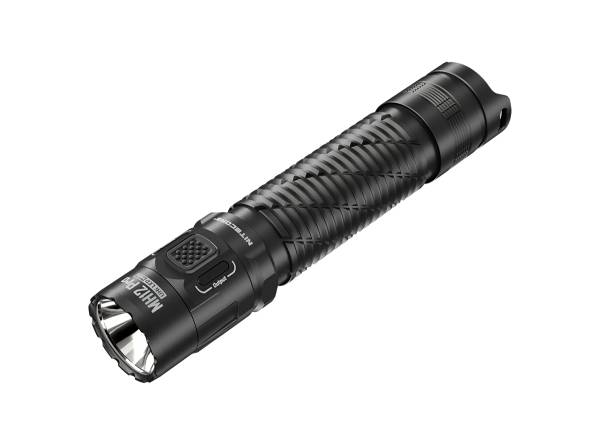 Schwarze Taschenlampe mit geriffeltem Griff und Ein-/Ausschalter. Kompakt und robustes Design, geeignet für Outdoor-Abenteuer.
