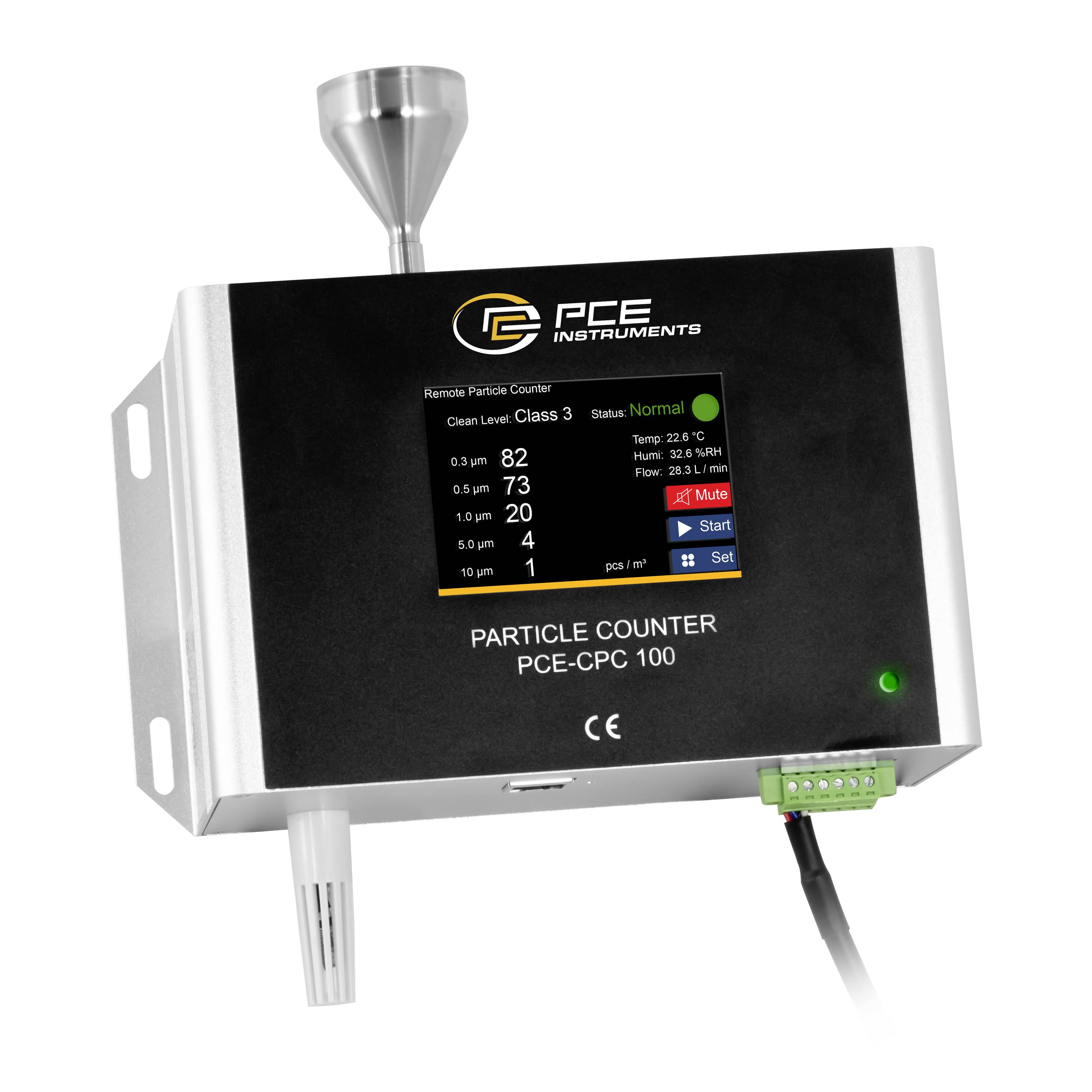 PCE Instruments Partikelzähler mit Touchscreen-Display, das Reinheitsklasse 3 und Partikelzählungen anzeigt, mit Eingangstrichter und angeschlossenem Kabel.