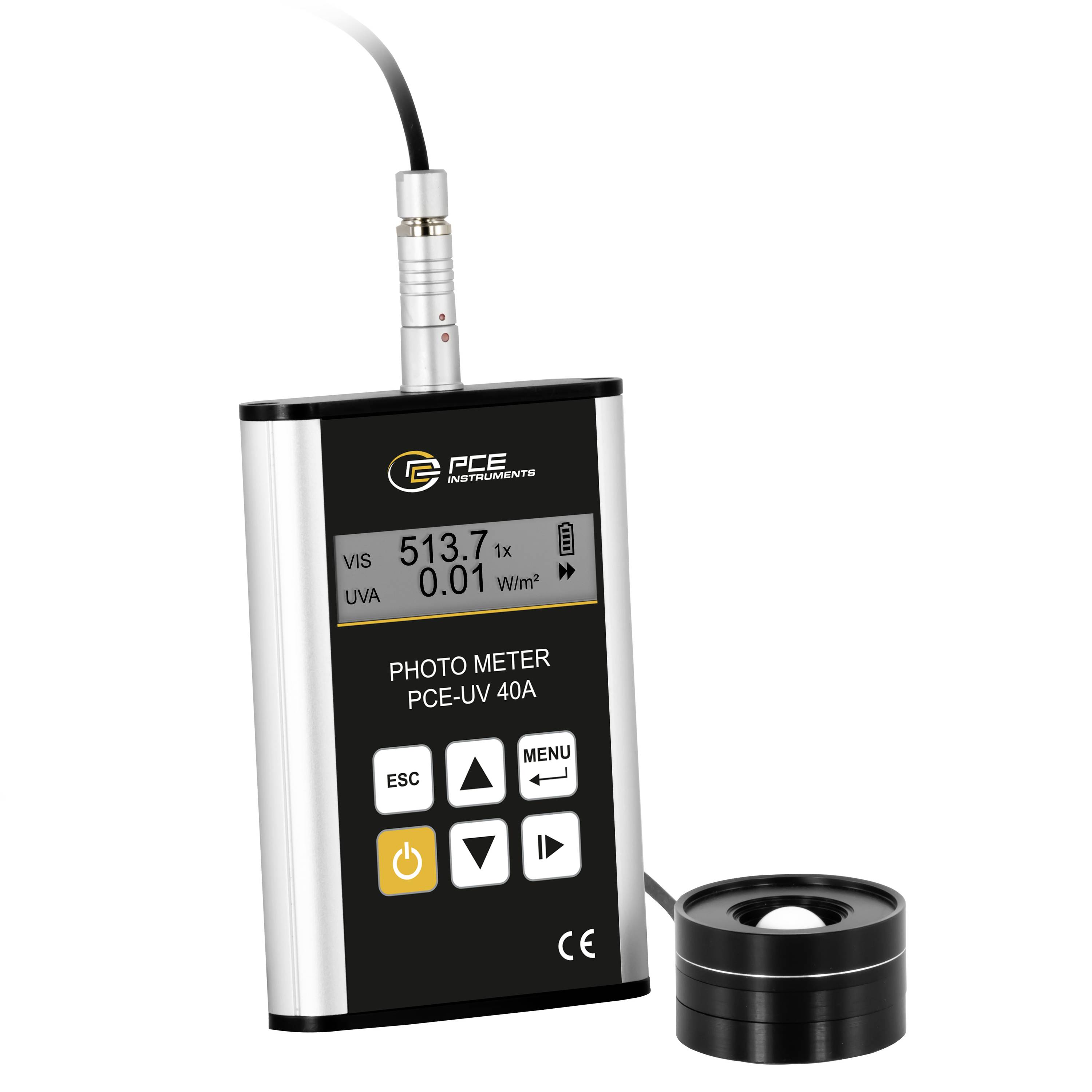 Tragbares PCE-Fotometer mit Kabelprüfkopf und separatem Sensorkopf, auf dem Display werden VIS 513,7 lx und UVA 0,01 W/m² angezeigt.