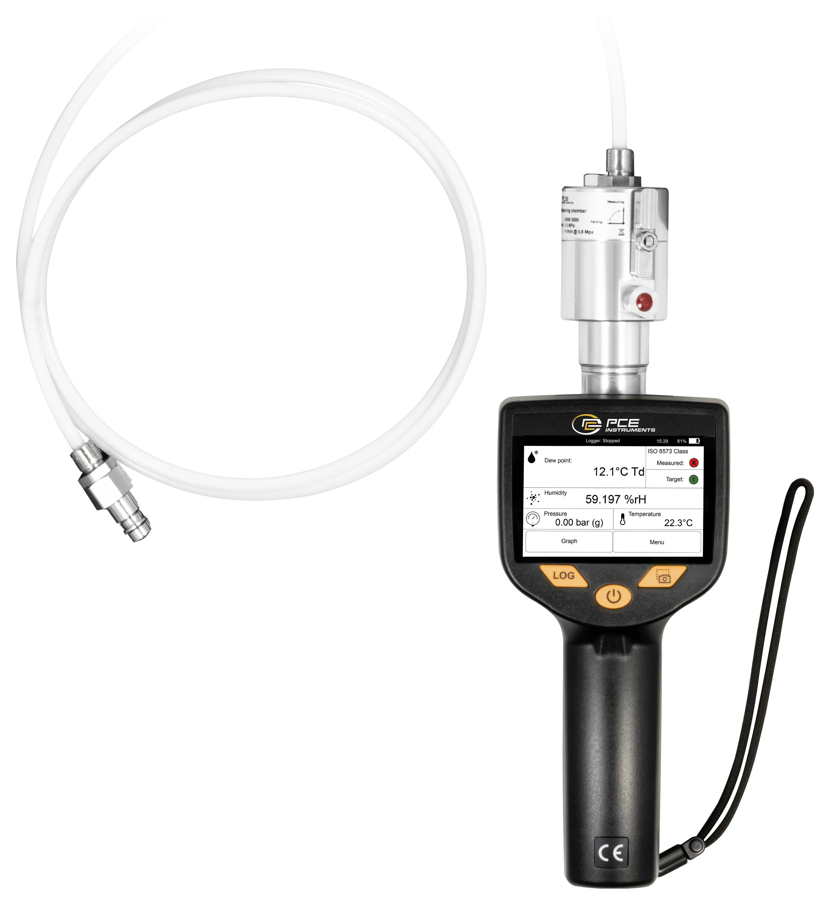 Tragbares PCE-Messerät mit angeschlossenem Schlauch und Sensormodul, das ein Touchscreen-Display für Taupunkt, Luftfeuchtigkeit, Druck und Temperatur zeigt.