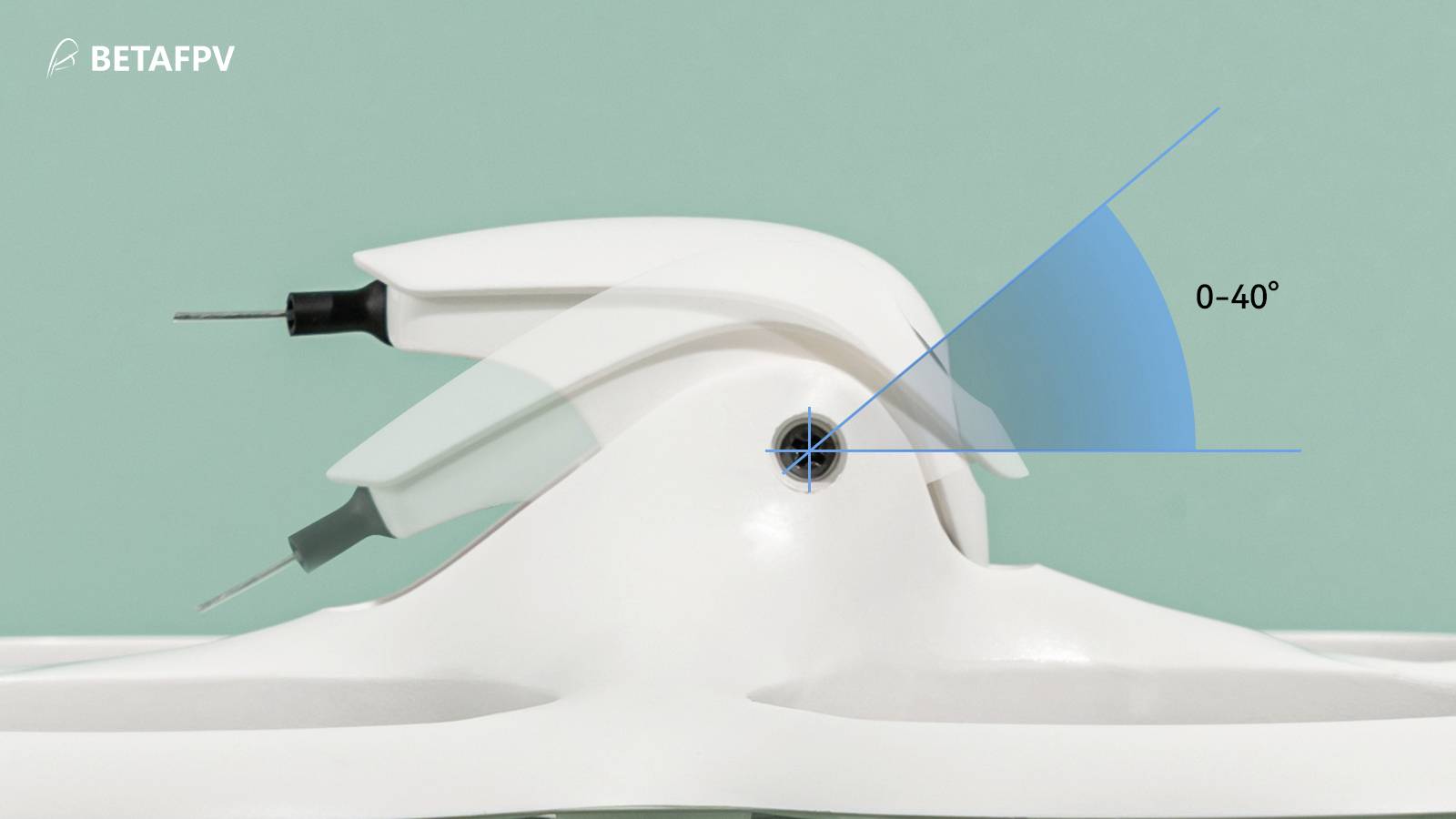 Weiße Drohne mit verstellbarem Kamera-Winkel von 0-40° vor mintgrünem Hintergrund, technisch modernes Design.