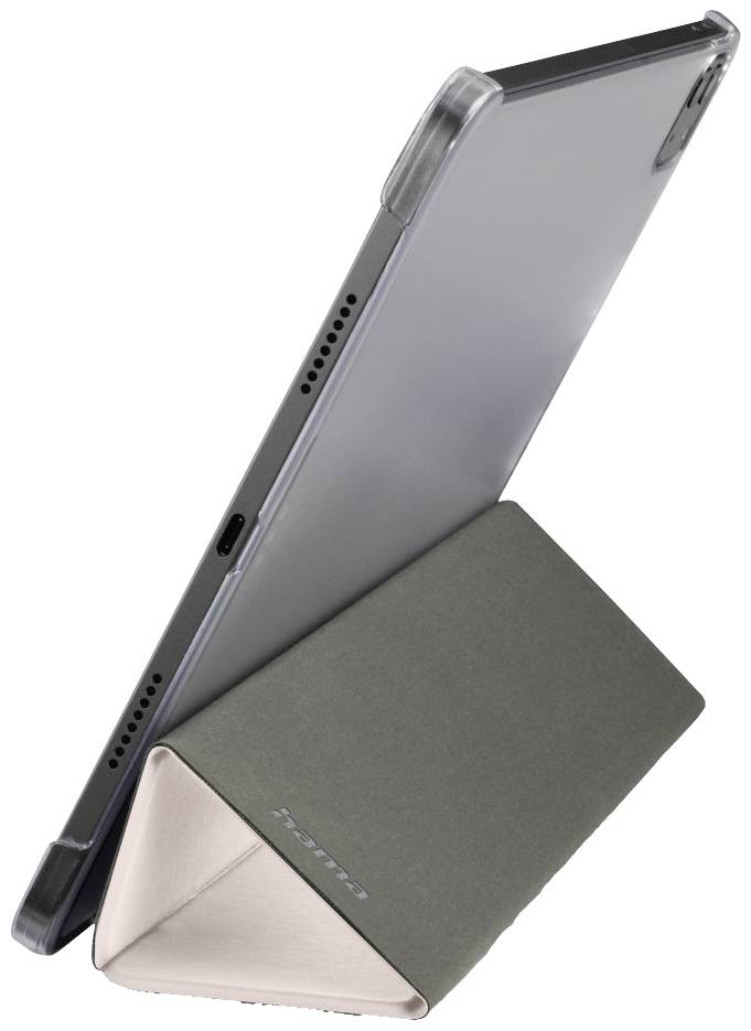 Ein Tablet in einer Schutzhülle wird von einem dreieckig gefalteten Ständer auf einem Tisch senkrecht aufgestellt.