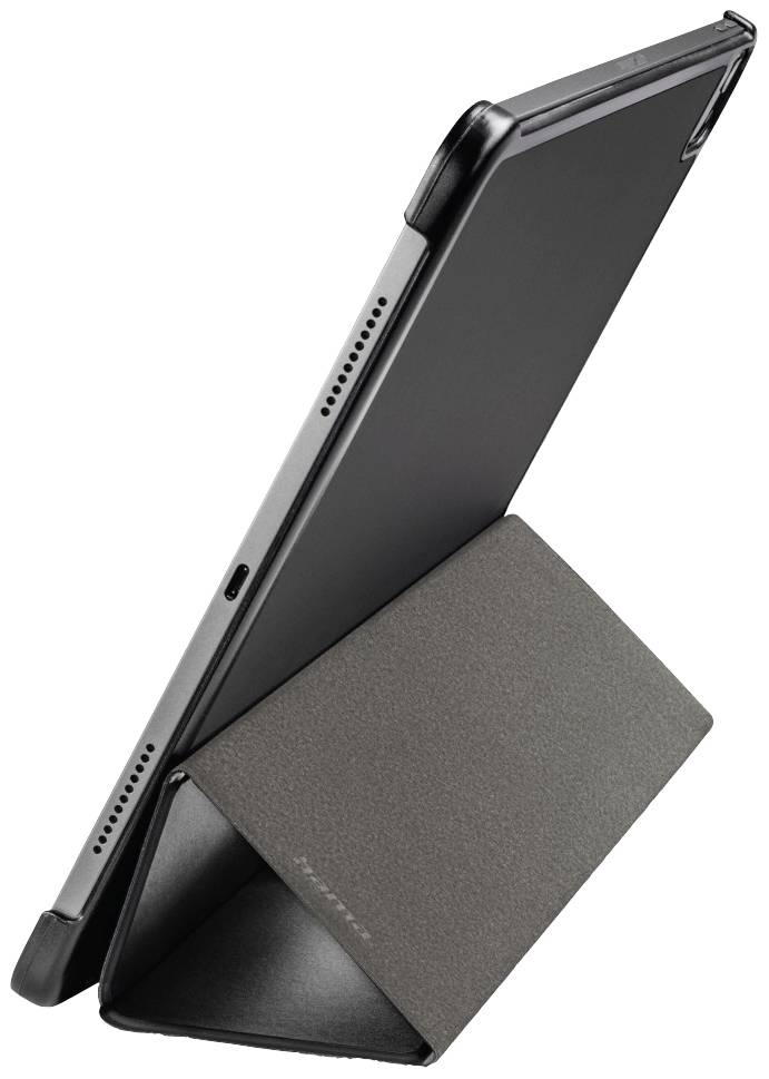 Ein Tablet steht hochkant in einer schwarzen Schutzhülle mit aufklappbarem Ständer. Die Hülle bietet Schutz und Funktionalität.