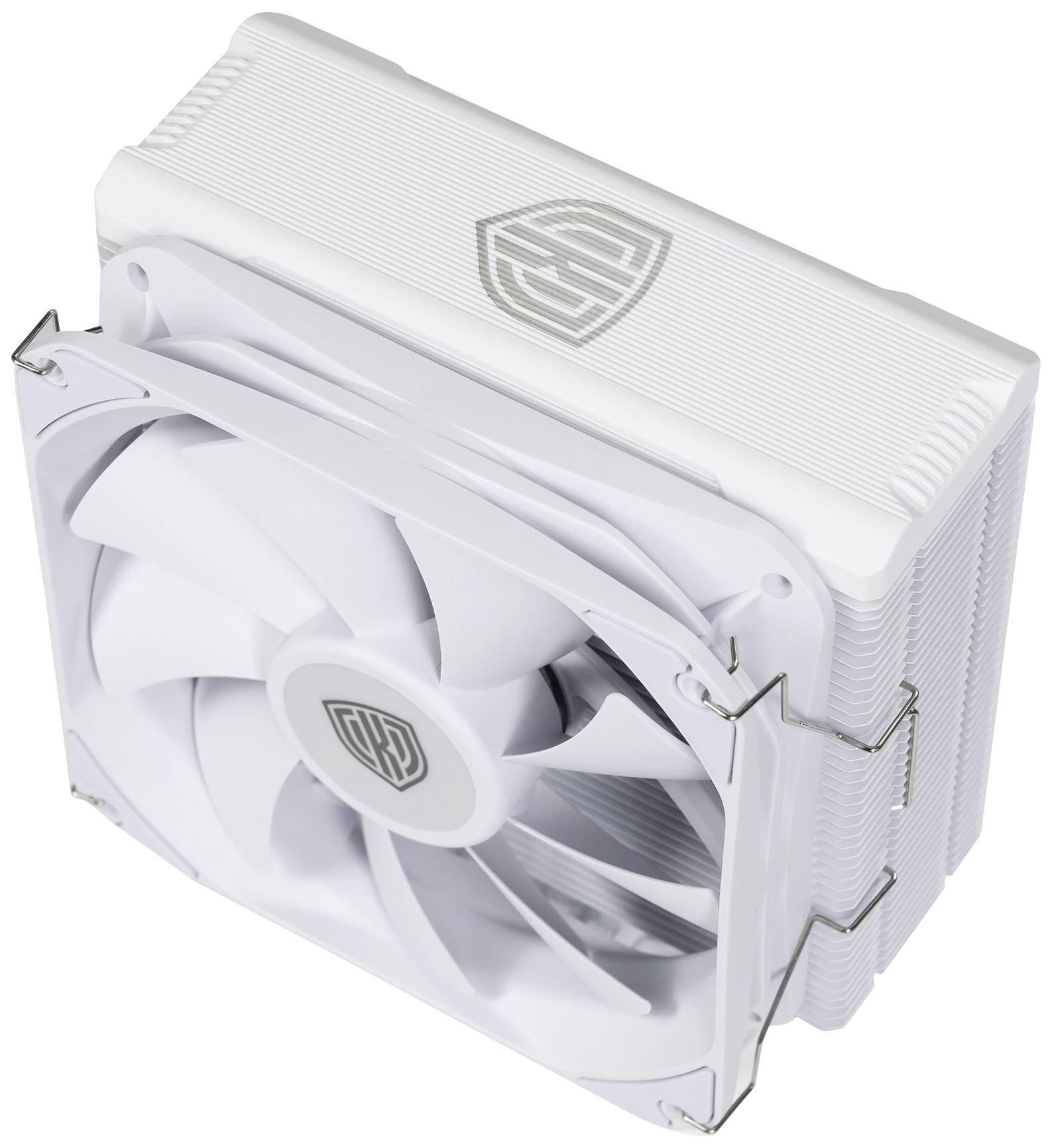 Weißer Computer-Kühler mit großem Lüfter und geripptem Kühlkörper, der Wärme disipiert. Logo oben auf dem Kühlkörper sichtbar.