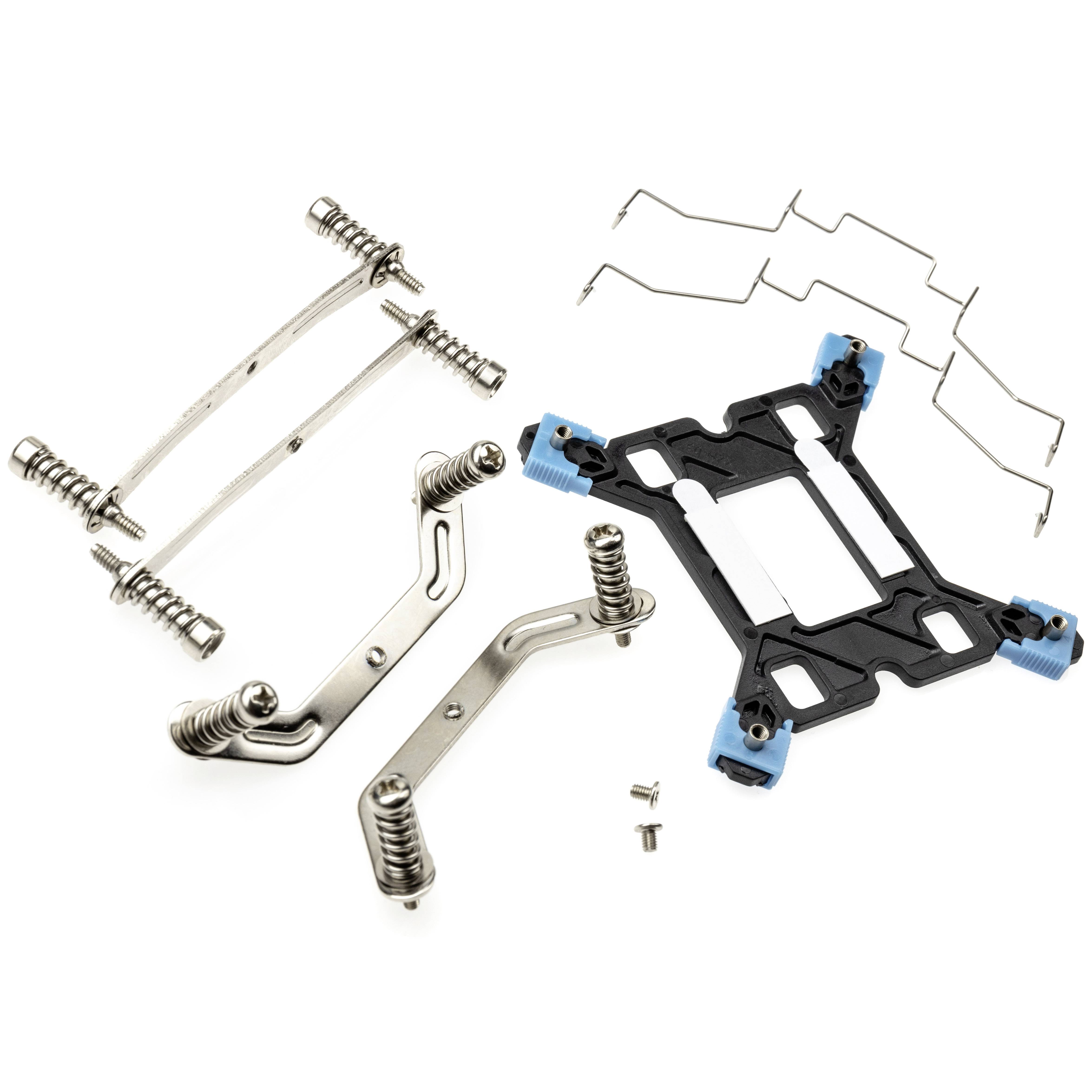 Einzelteile eines Computer-CPU-Kühlers, darunter Halterungen, Federn, Schrauben und ein Kunststoffgehäuse.