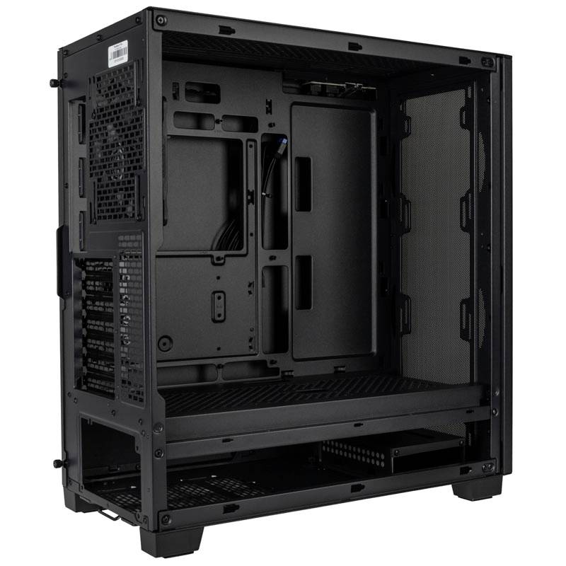 Schwarzes, leeres PC-Gehäuse mit offenem Seitenpanel, zeigt Innenraum mit Steckplätzen für Mainboard, Lüfter und Kühlung.