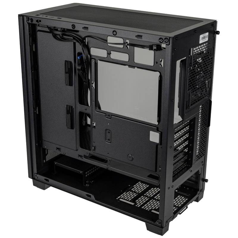 Schwarzes Computergehäuse ohne Verkleidung, zeigt die Innenseite mit mehreren Steckplätzen und Kabeln. Geeignet für PC-Komponenten.