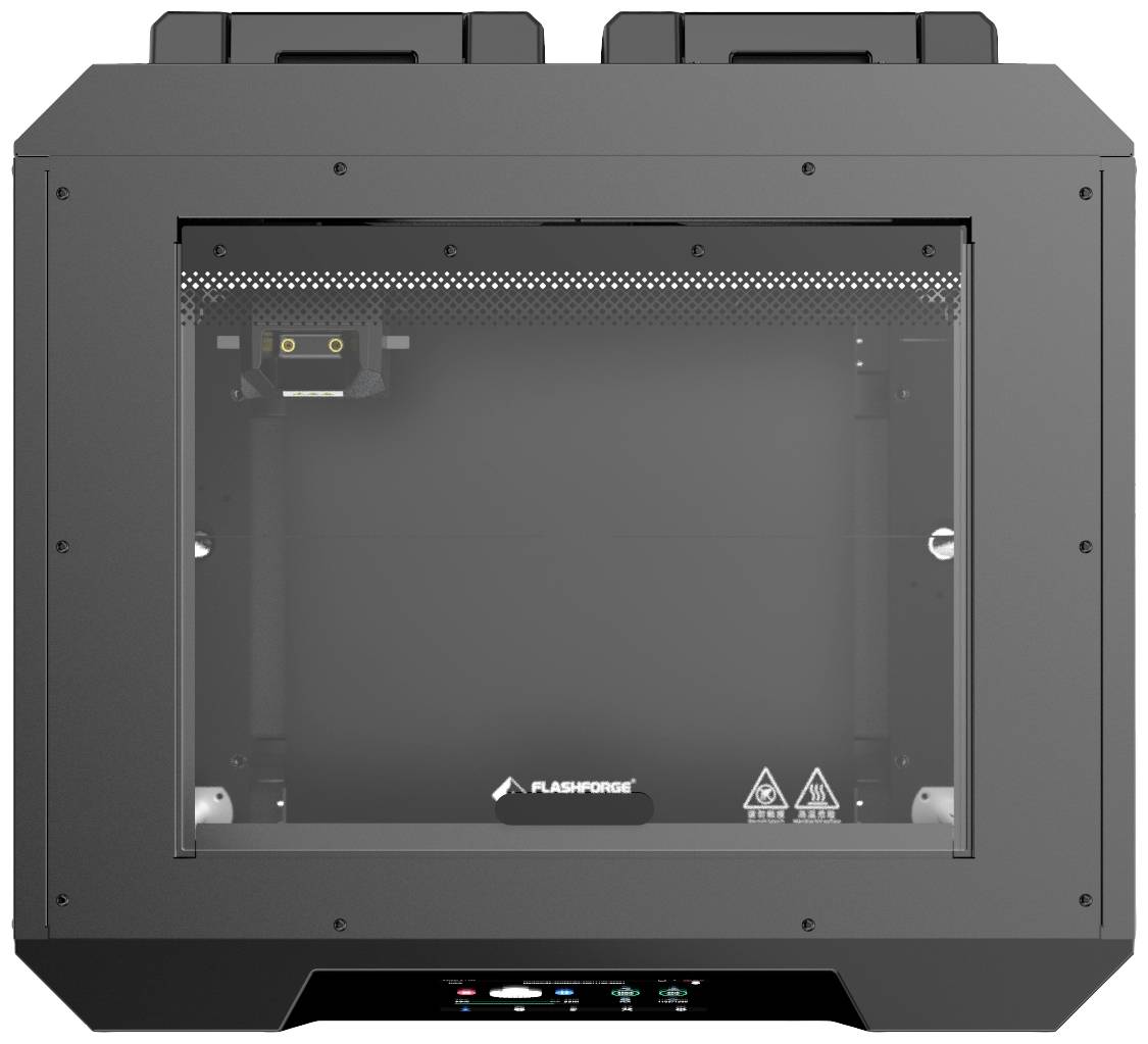 Ein 3D-Drucker mit einem großen, geschlossenen Druckraum, Sichtfenster und Bedienelementen unten. Markenlogo und Warnsymbole sichtbar.