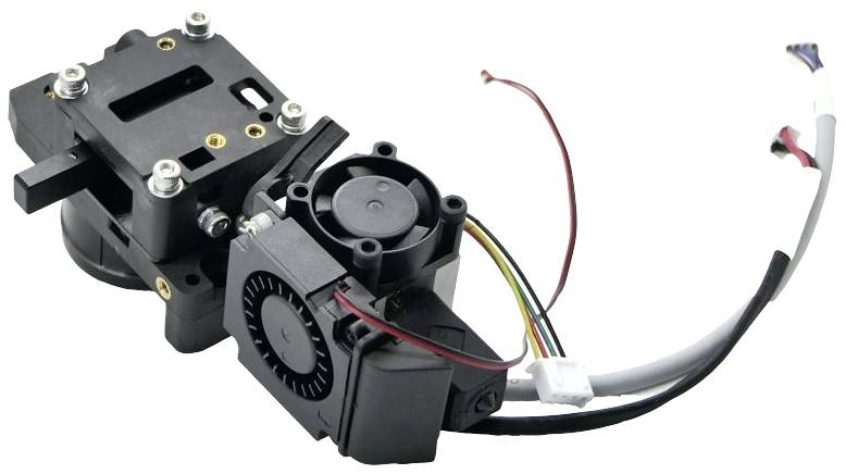 '3D-Drucker-Extruder' mit Lüftern und Kabeln zur Steuerung der Materialzufuhr und Kühlung, wichtig für den Druckprozess.