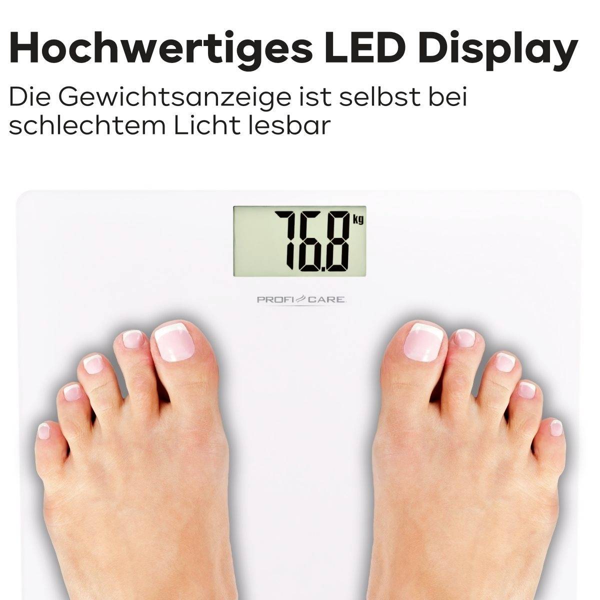 Eine Person steht barfuß auf einer digitalen Waage, die '76,0 kg' anzeigt. Oben steht: 'Hochwertiges LED Display. Die Gewichtsanzeige ist selbst bei schlechtem Licht lesbar.'