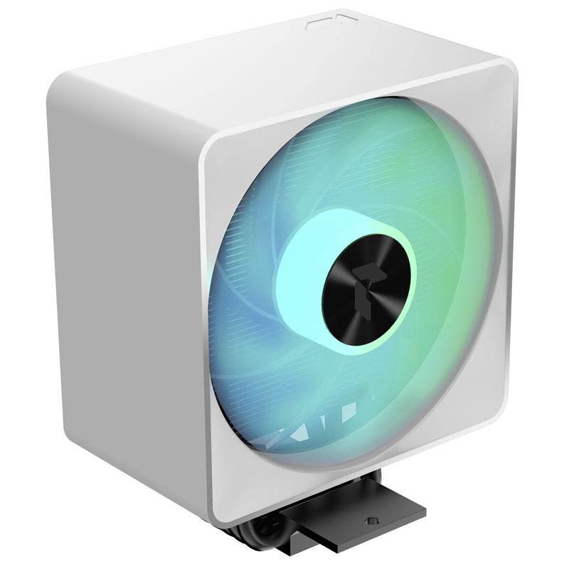 Ein Computerlüfter mit blau-grüner LED-Beleuchtung in einem weißen Gehäuse, zur Kühlung von PC-Komponenten.