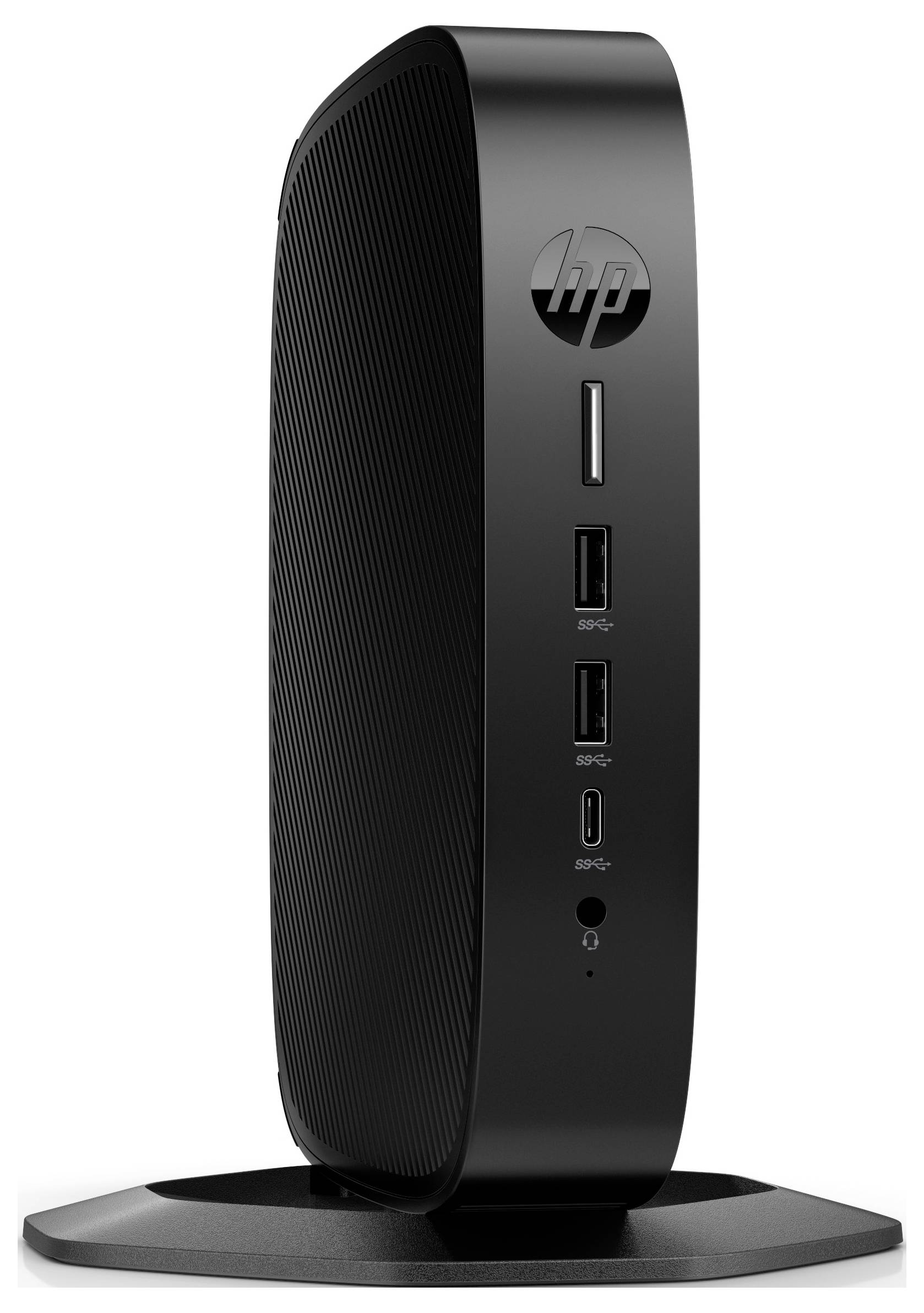 Ein schwarzer Thin Client von HP mit vertikalem Standfuß, zwei USB-Anschlüssen, einem USB-C-Anschluss und einem Kopfhöreranschluss an der Vorderseite.