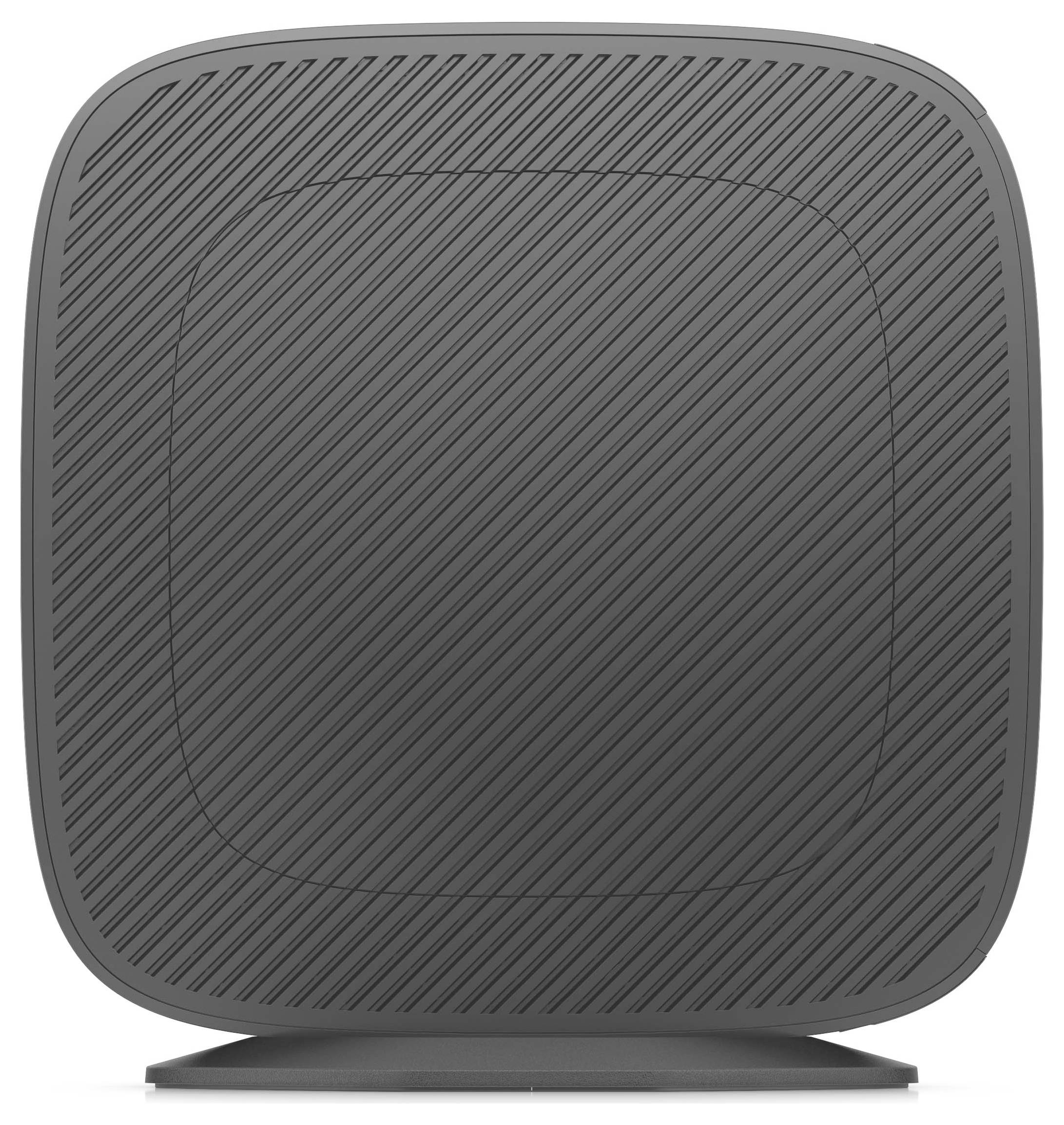 Ein grauer, quadratischer Luftreiniger mit abgerundeten Ecken und diagonalen Linien auf der Oberfläche, steht auf einem flachen Sockel.
