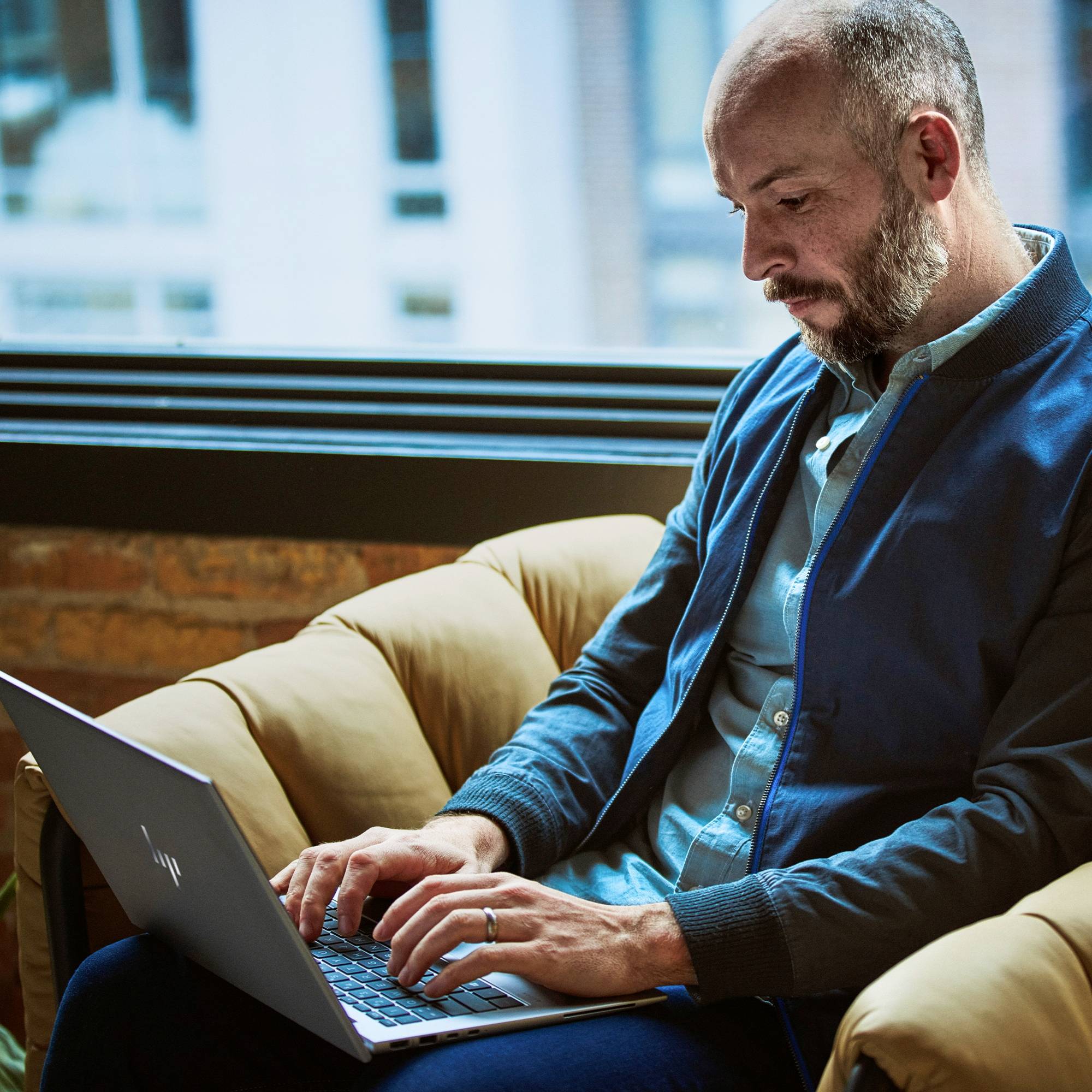 HP Workstation Notebook ZBook Firefly 14 G11 35.6cm (14 Zoll) WUXGA AMD Ryzen 7 8840HS 32GB RAM 1TB SSD Deutsch, QWERTZ AMD