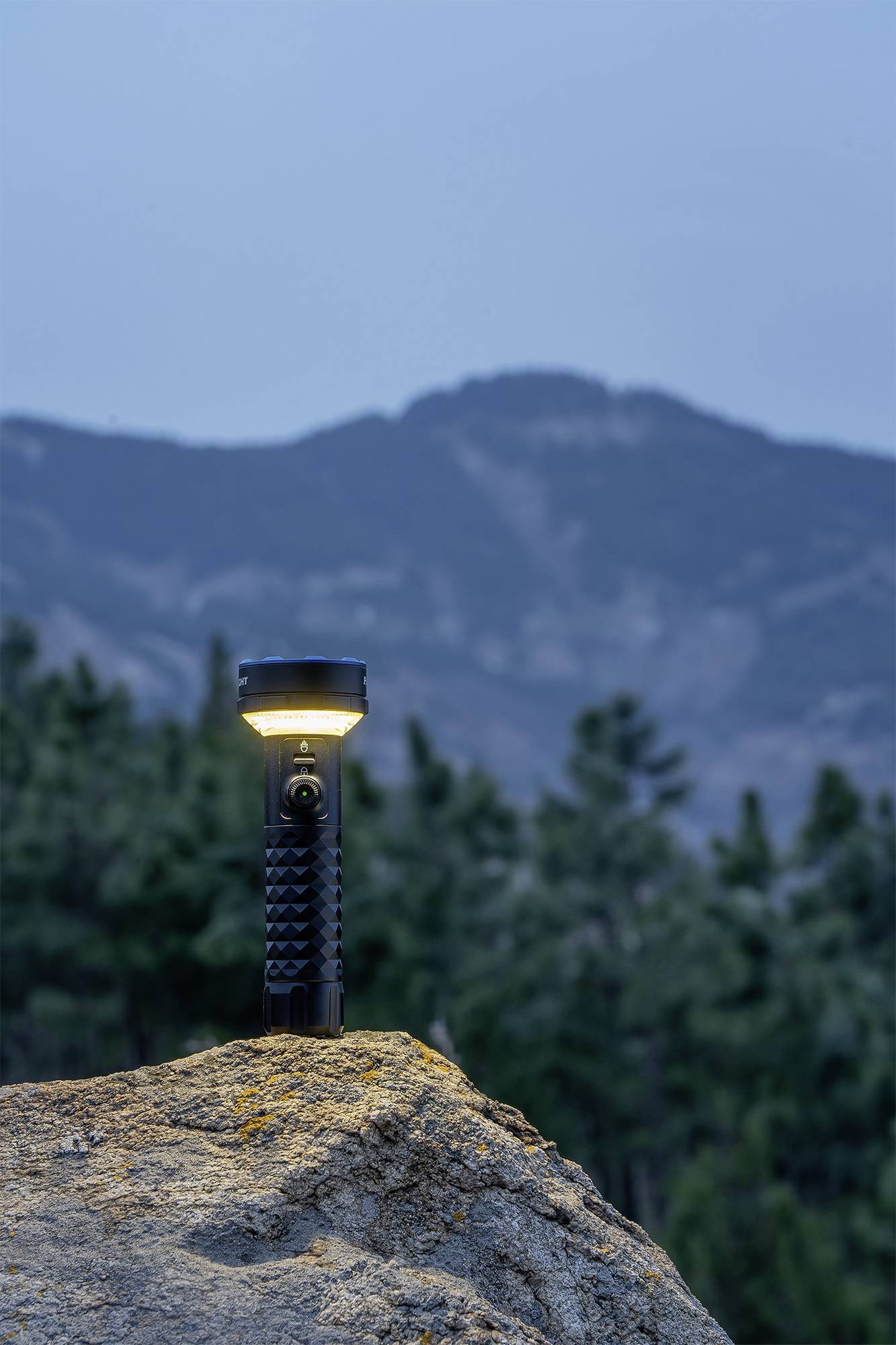 OLight Prowess Prowess LED Taschenlampe 800lm, 1200lm, 5000lm akkubetrieben 269g Schwarz