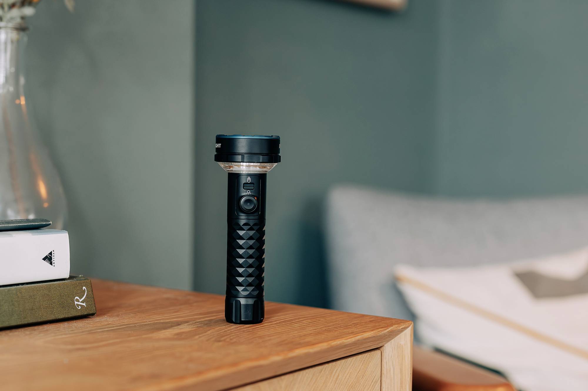 OLight Prowess Prowess LED Taschenlampe 800lm, 1200lm, 5000lm akkubetrieben 269g Schwarz