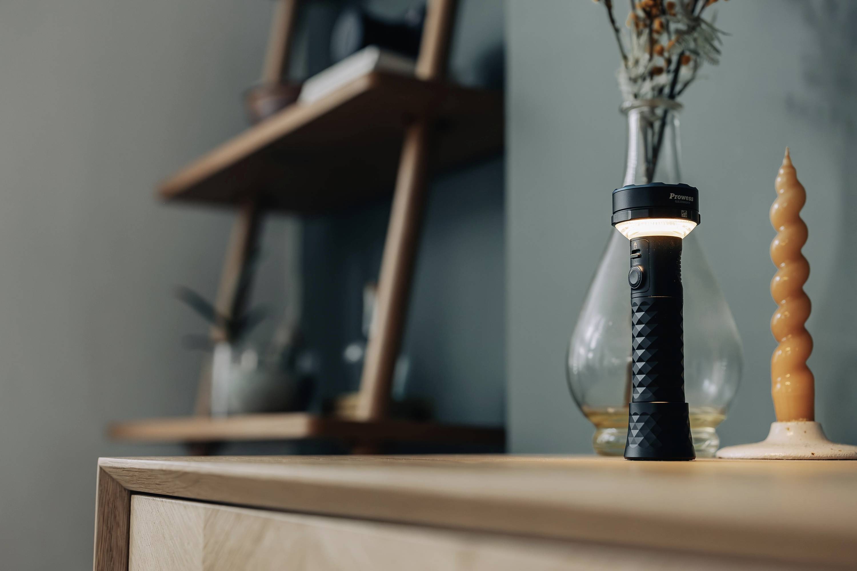 OLight Prowess Prowess LED Taschenlampe 800lm, 1200lm, 5000lm akkubetrieben 269g Schwarz