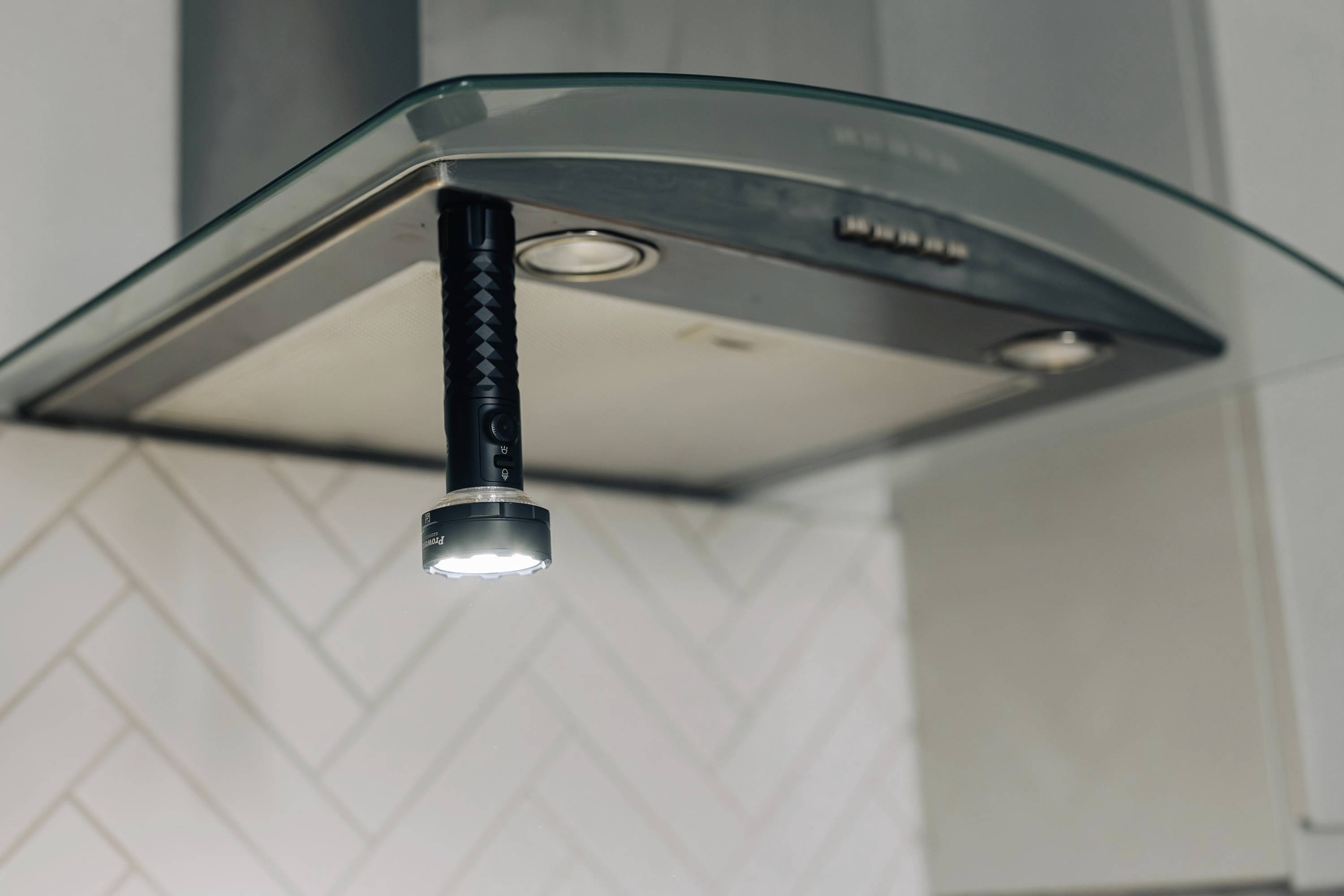 OLight Prowess Prowess LED Taschenlampe 800lm, 1200lm, 5000lm akkubetrieben 269g Schwarz