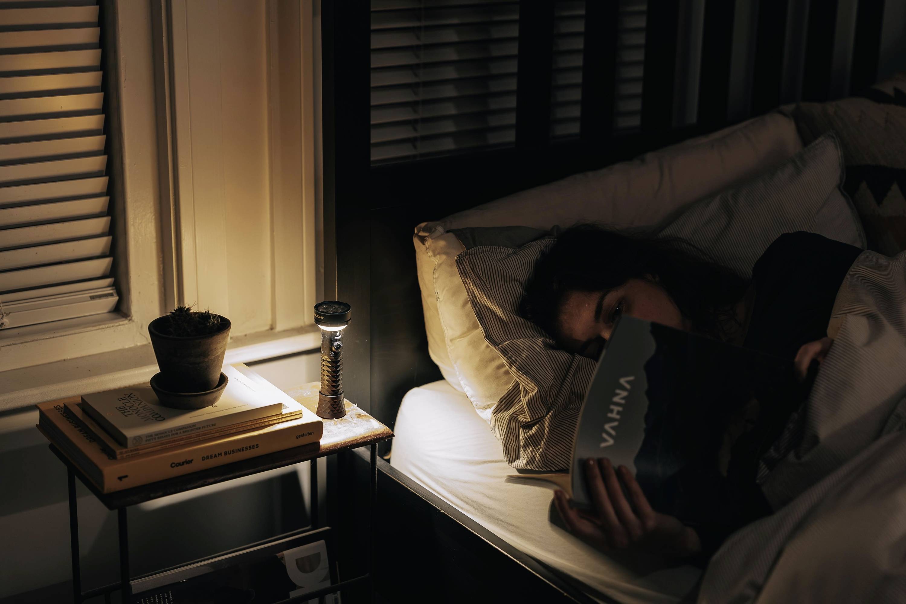 OLight Prowess Prowess LED Taschenlampe 800lm, 1200lm, 5000lm akkubetrieben 269g Schwarz