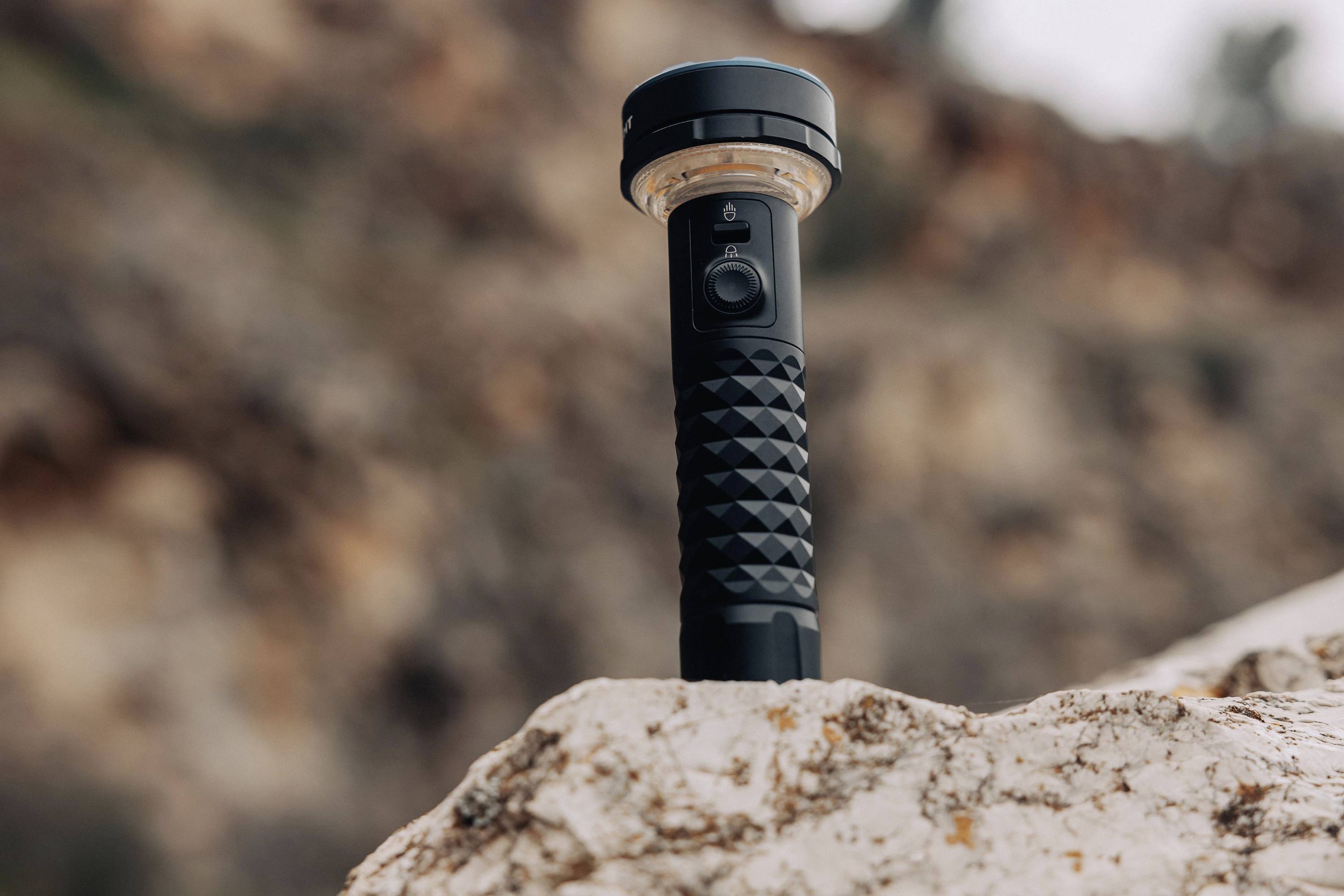 OLight Prowess Prowess LED Taschenlampe 800lm, 1200lm, 5000lm akkubetrieben 269g Schwarz