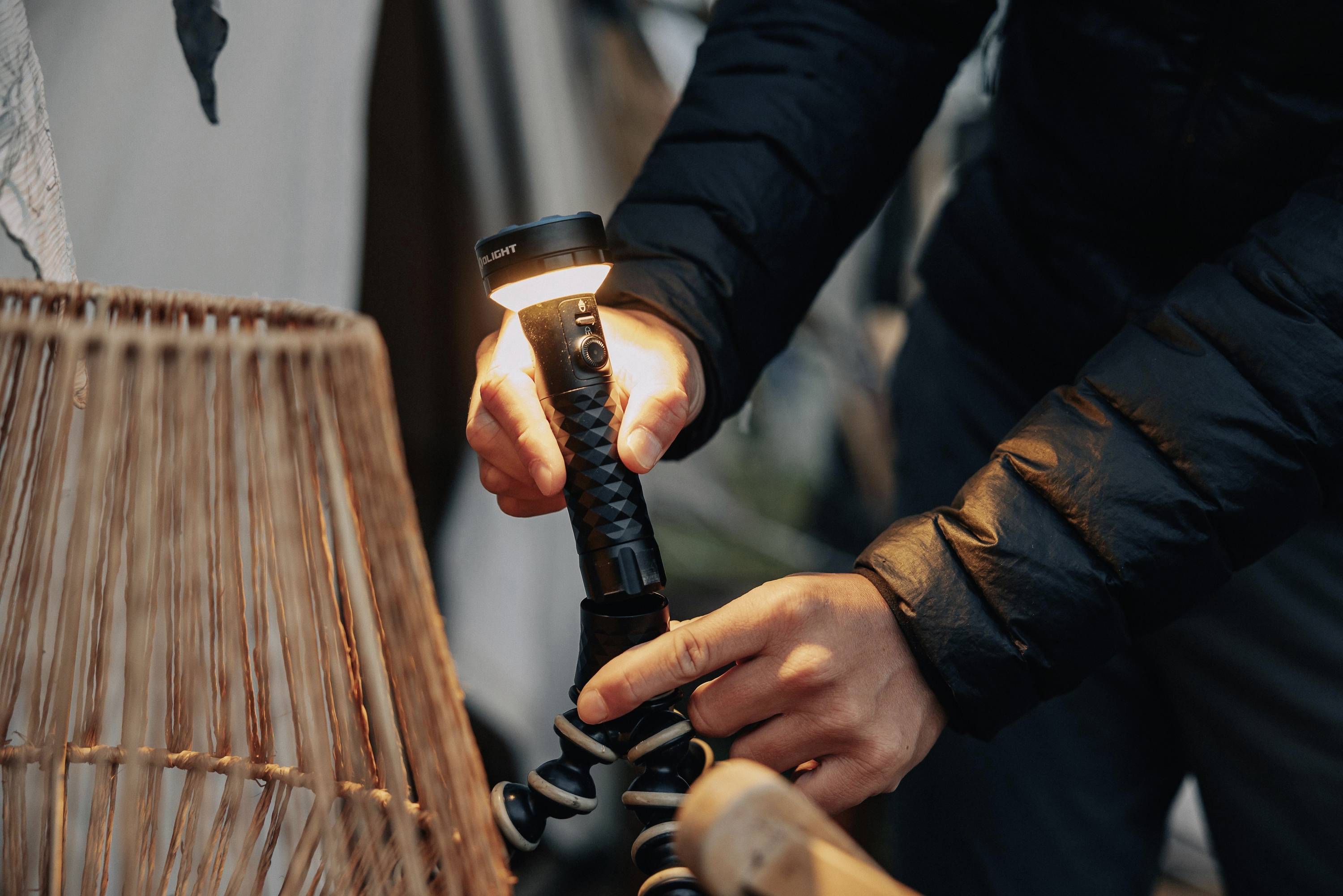 OLight Prowess Prowess LED Taschenlampe 800lm, 1200lm, 5000lm akkubetrieben 269g Schwarz