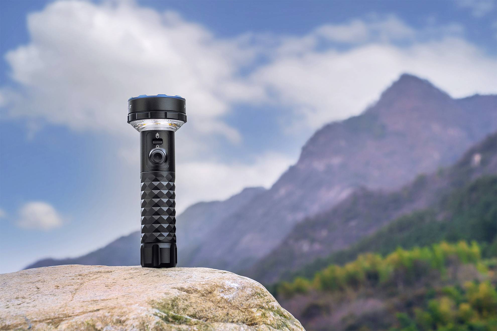 OLight Prowess Prowess LED Taschenlampe 800lm, 1200lm, 5000lm akkubetrieben 269g Schwarz