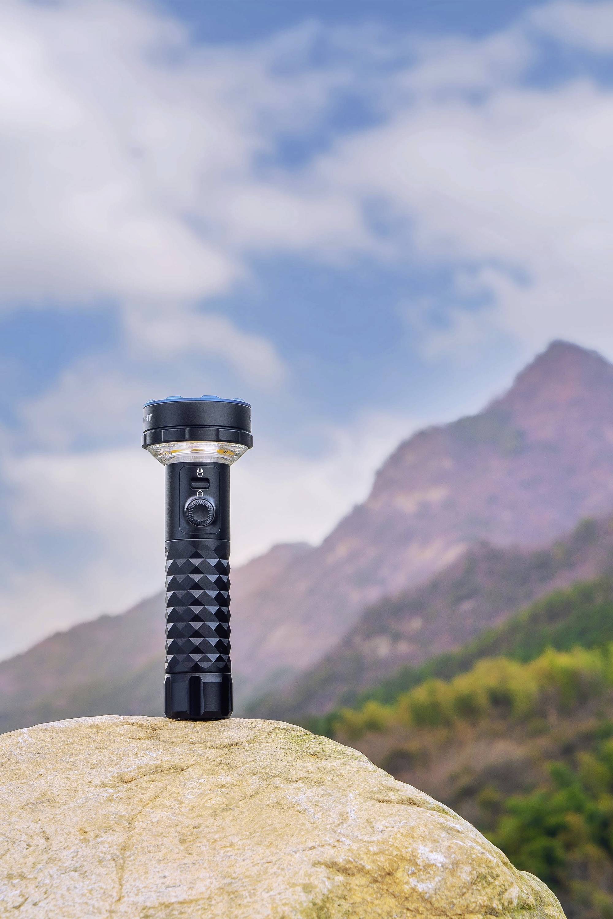 OLight Prowess Prowess LED Taschenlampe 800lm, 1200lm, 5000lm akkubetrieben 269g Schwarz