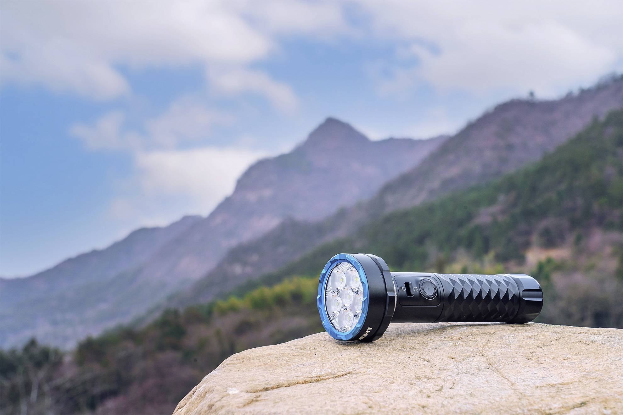 OLight Prowess Prowess LED Taschenlampe 800lm, 1200lm, 5000lm akkubetrieben 269g Schwarz